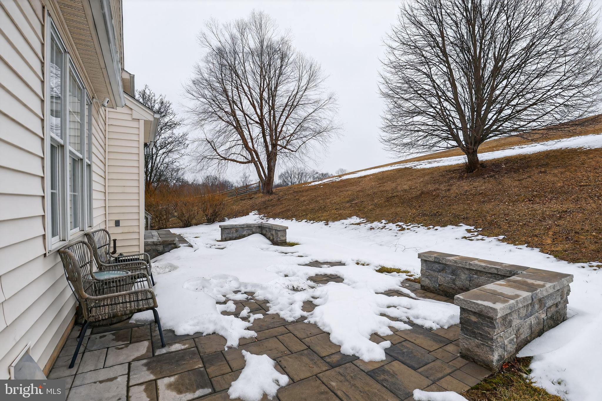 TWIN HILLS - Residential