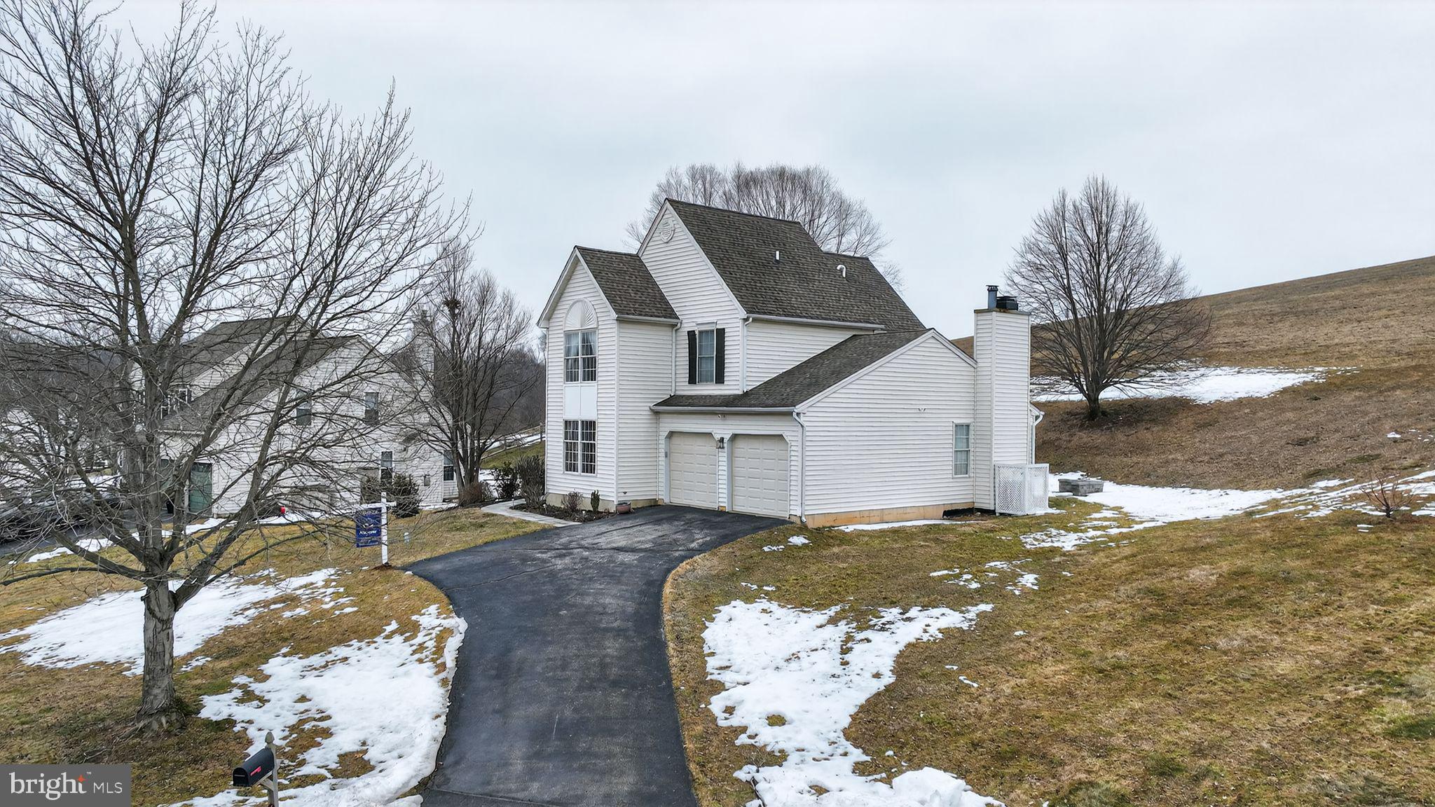 TWIN HILLS - Residential