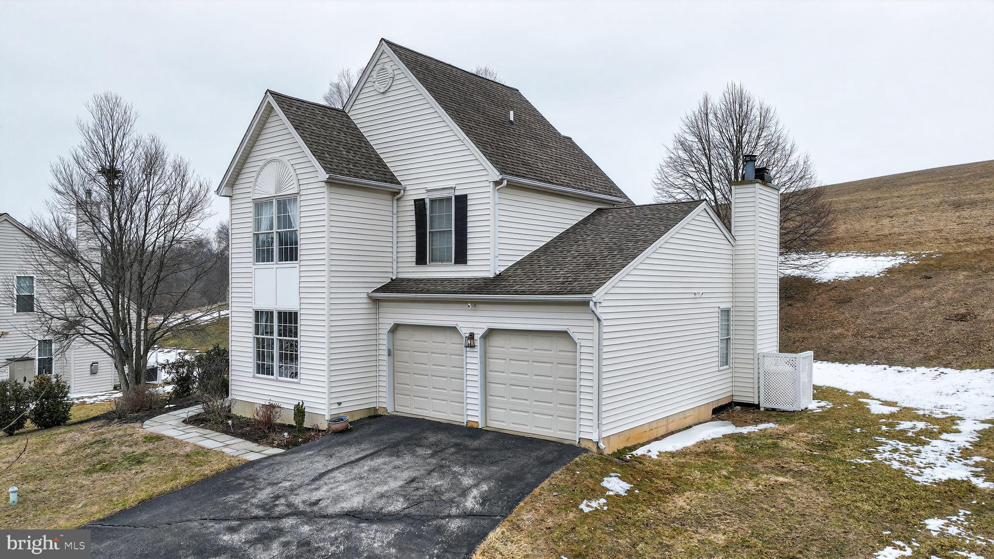 TWIN HILLS - Residential