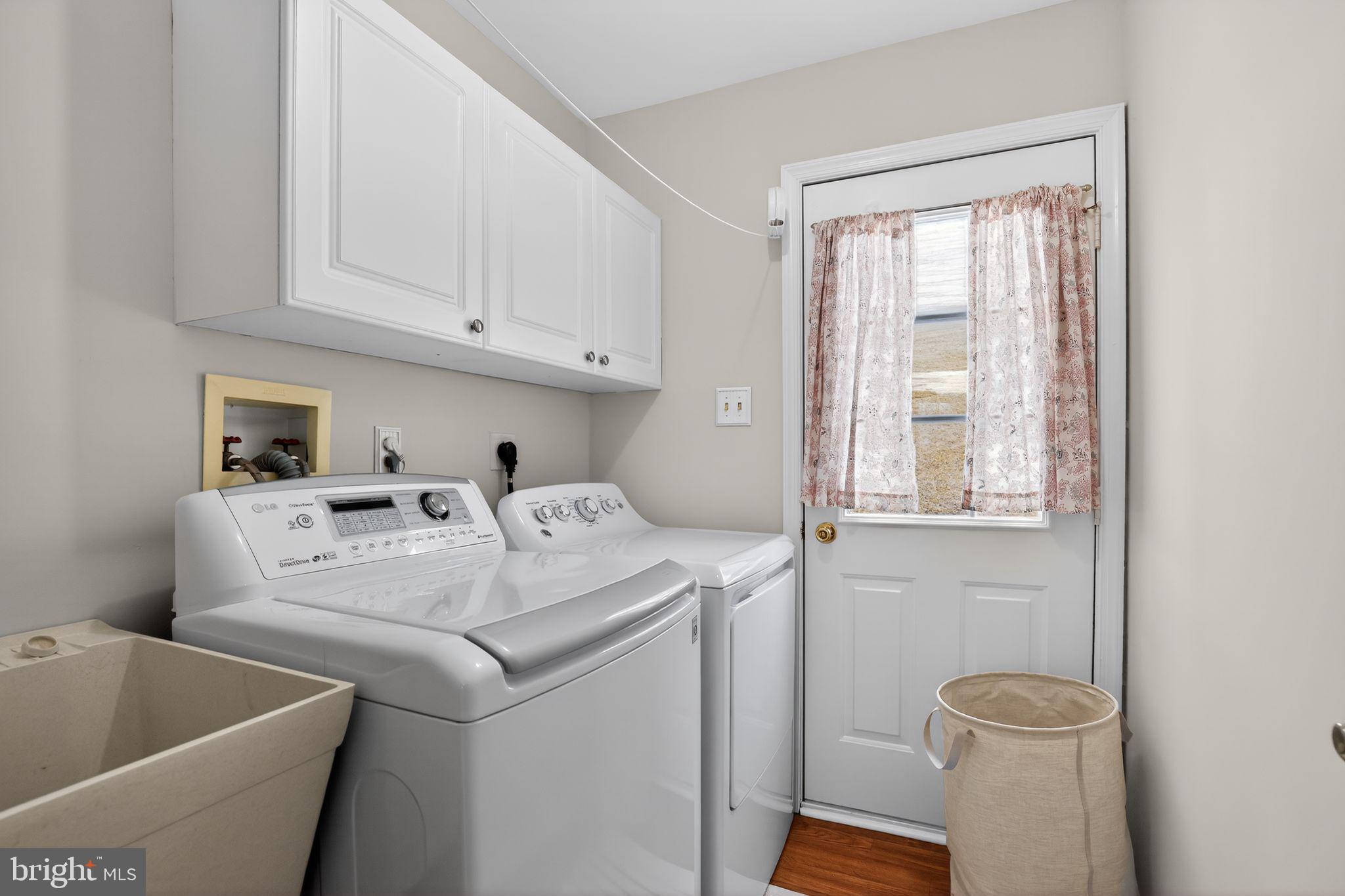 TWIN HILLS - Residential