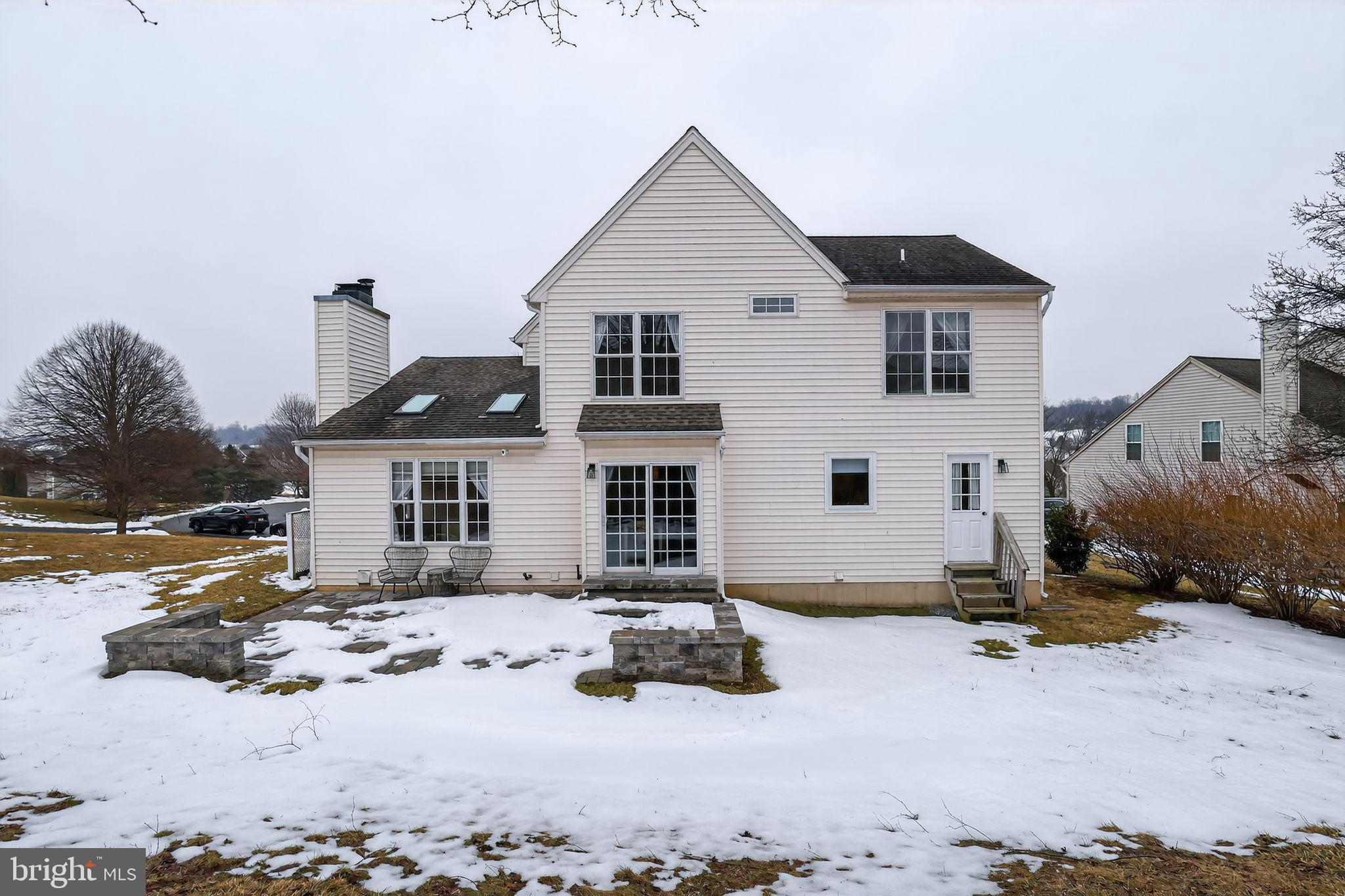 TWIN HILLS - Residential