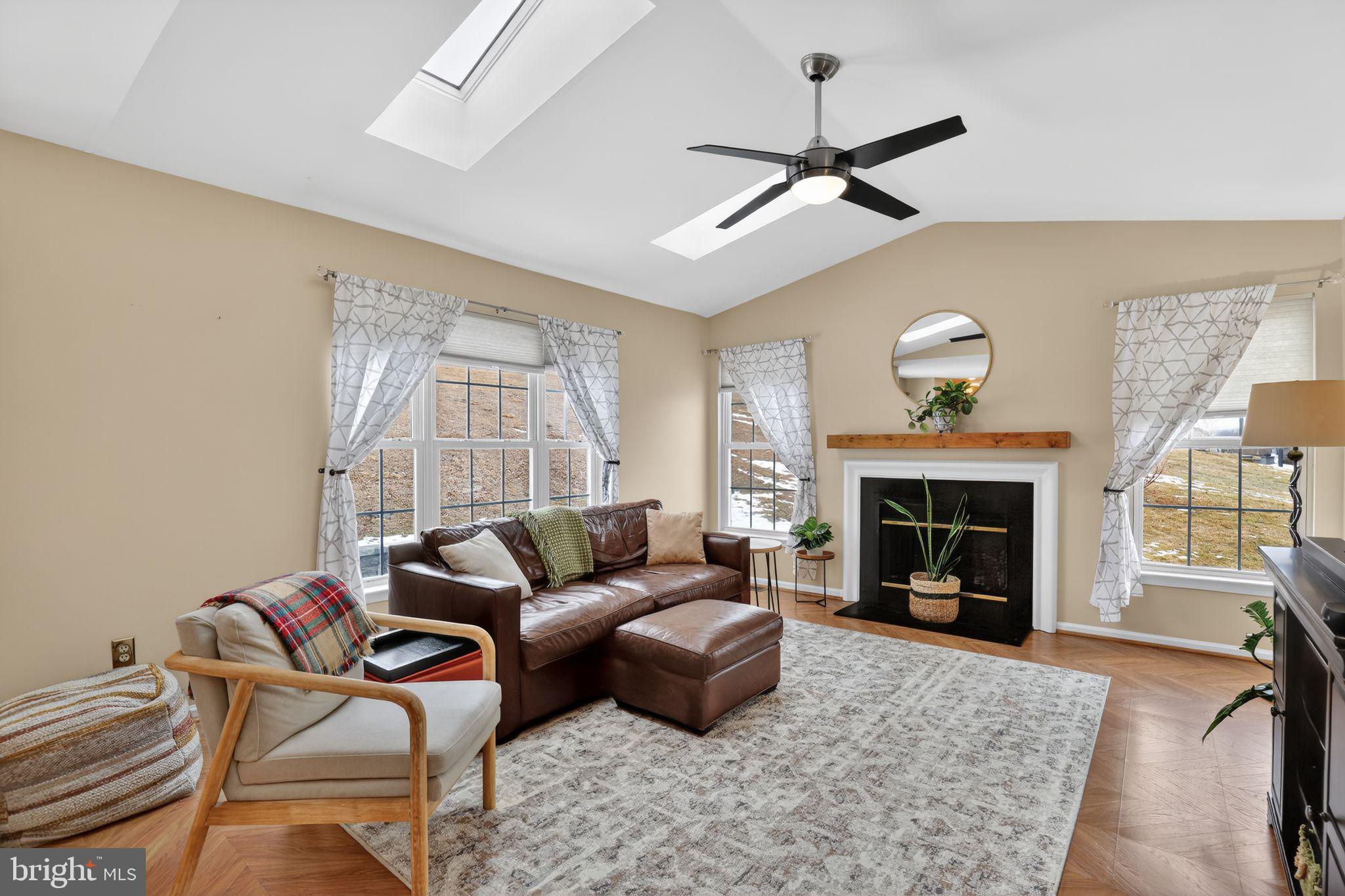 TWIN HILLS - Residential