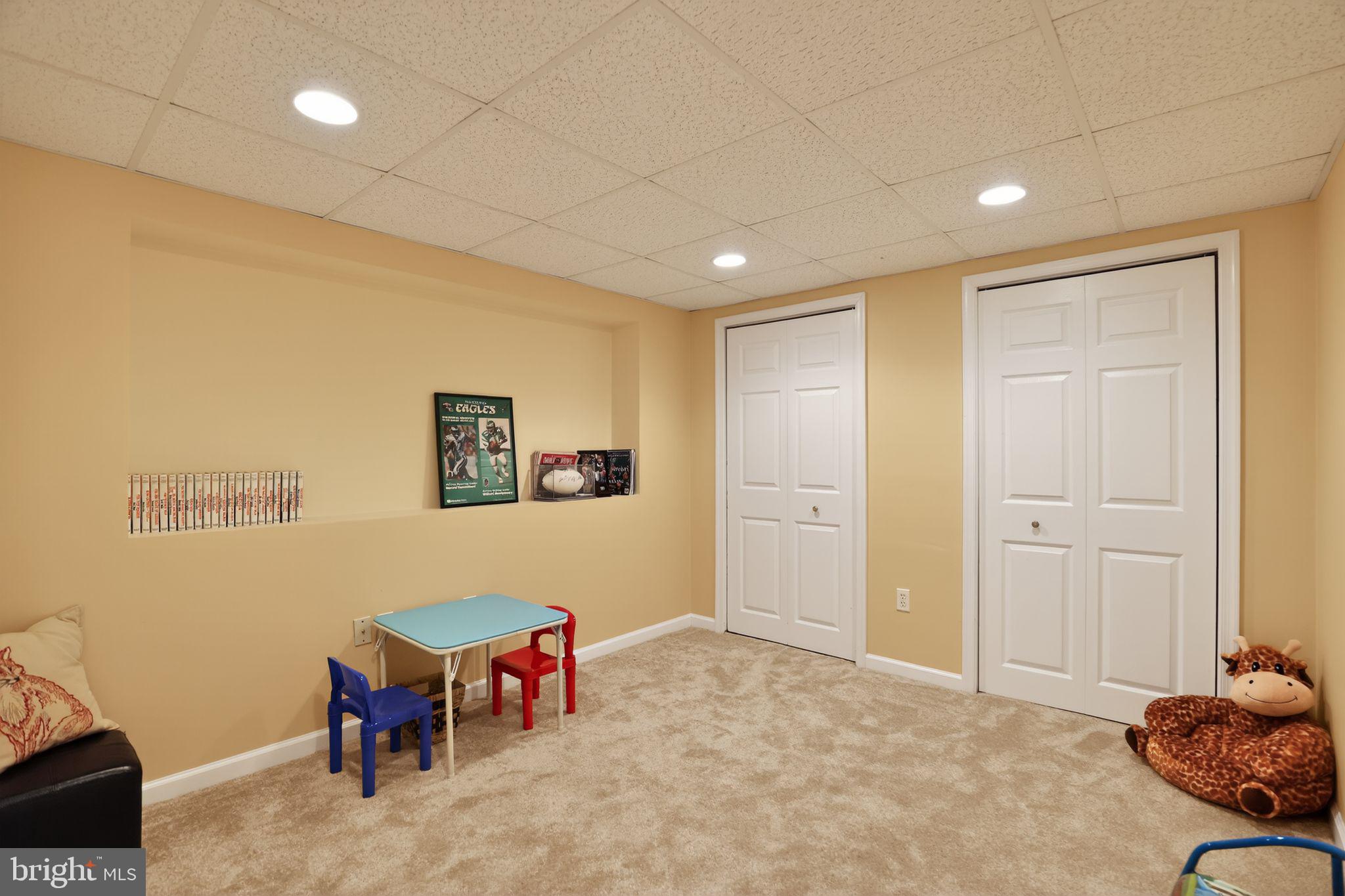 TWIN HILLS - Residential