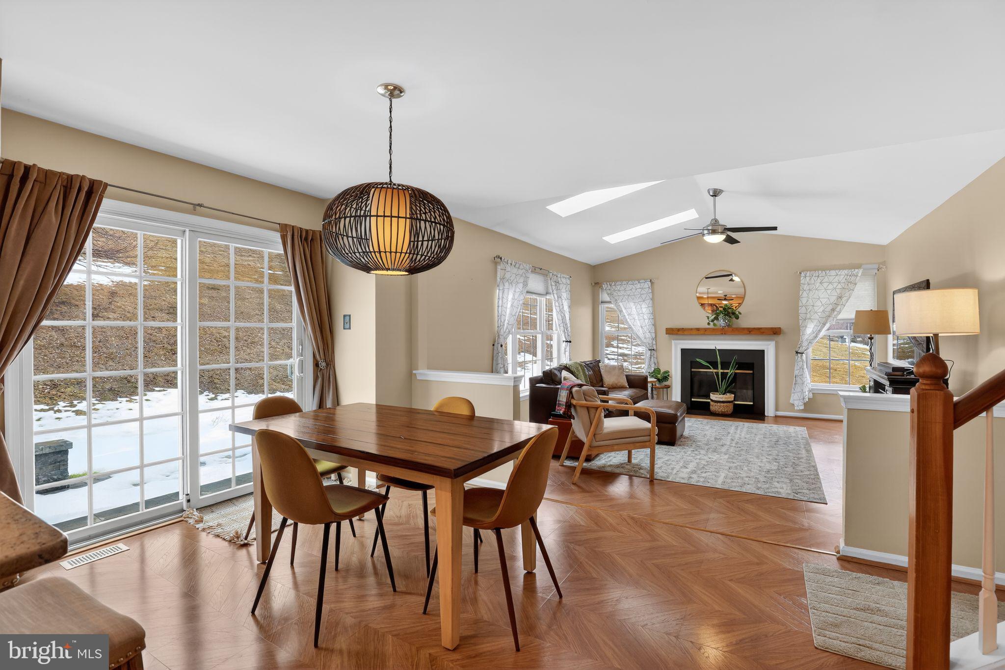 TWIN HILLS - Residential