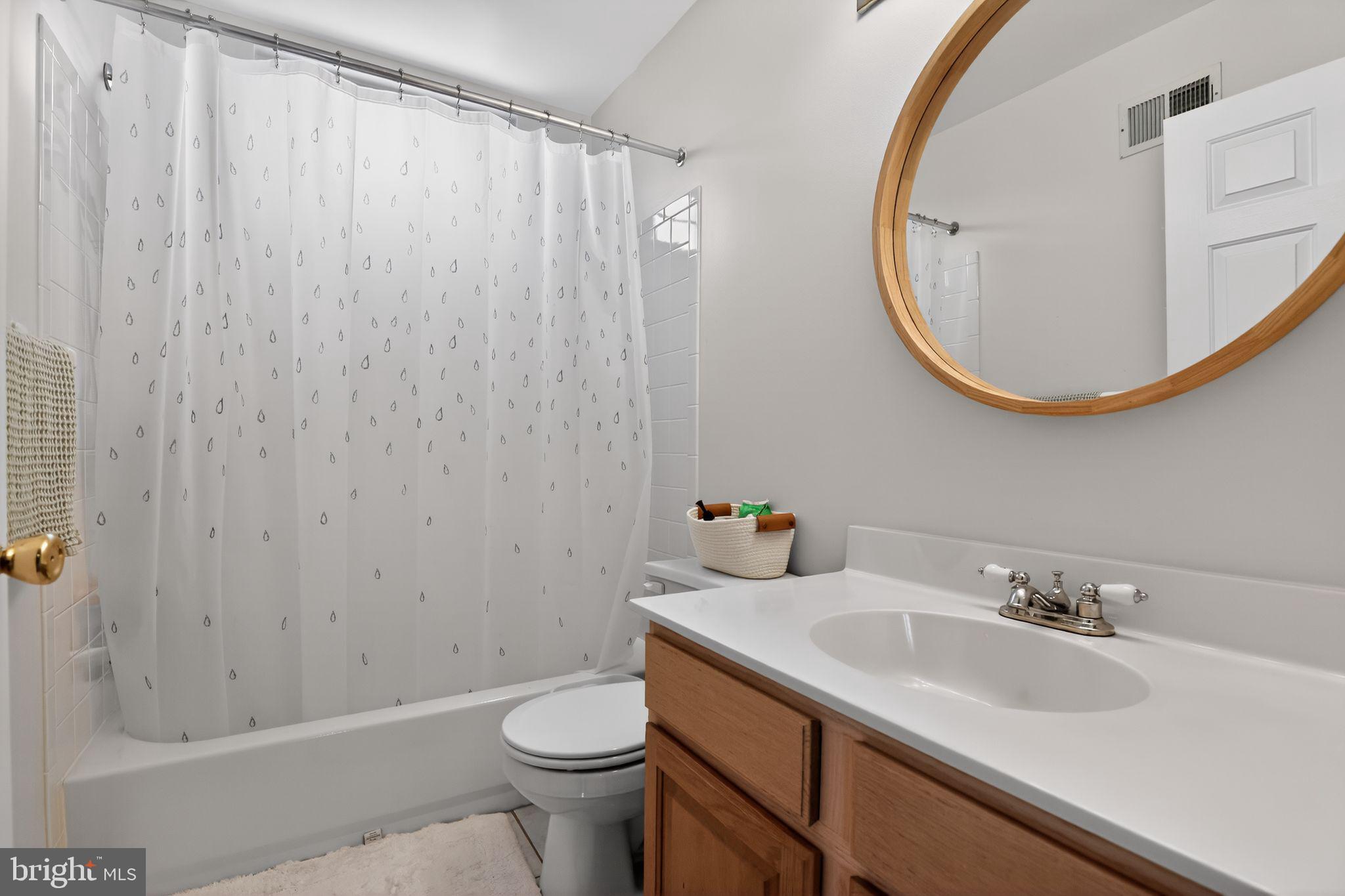 TWIN HILLS - Residential