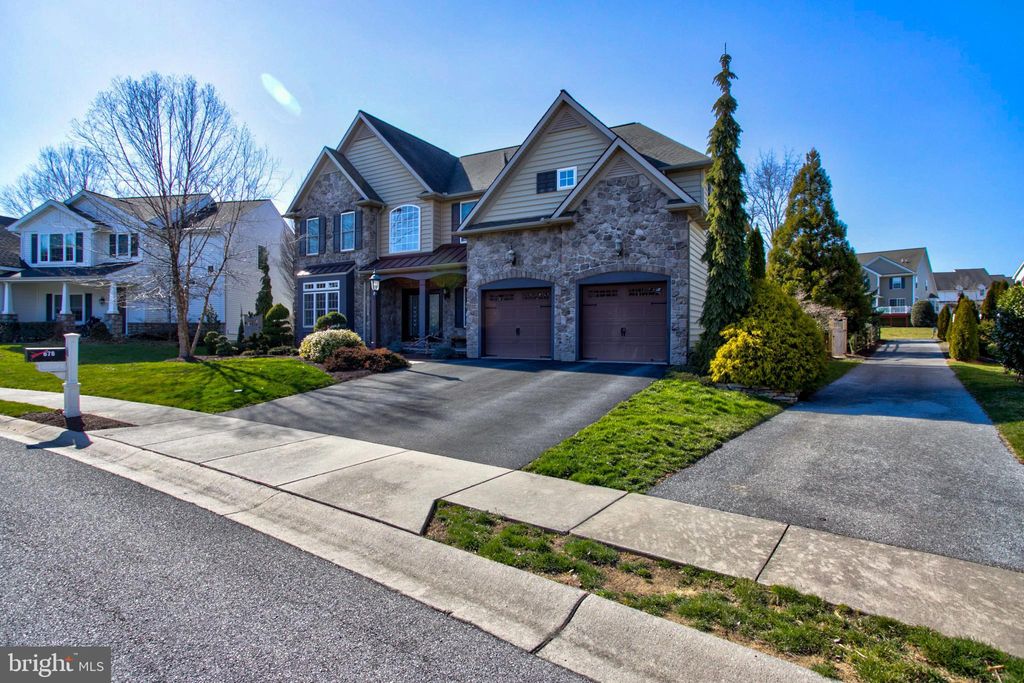 Photo of 678 JAKE LANDIS RD, LITITZ, PA 17543 (MLS # PALA2032954)