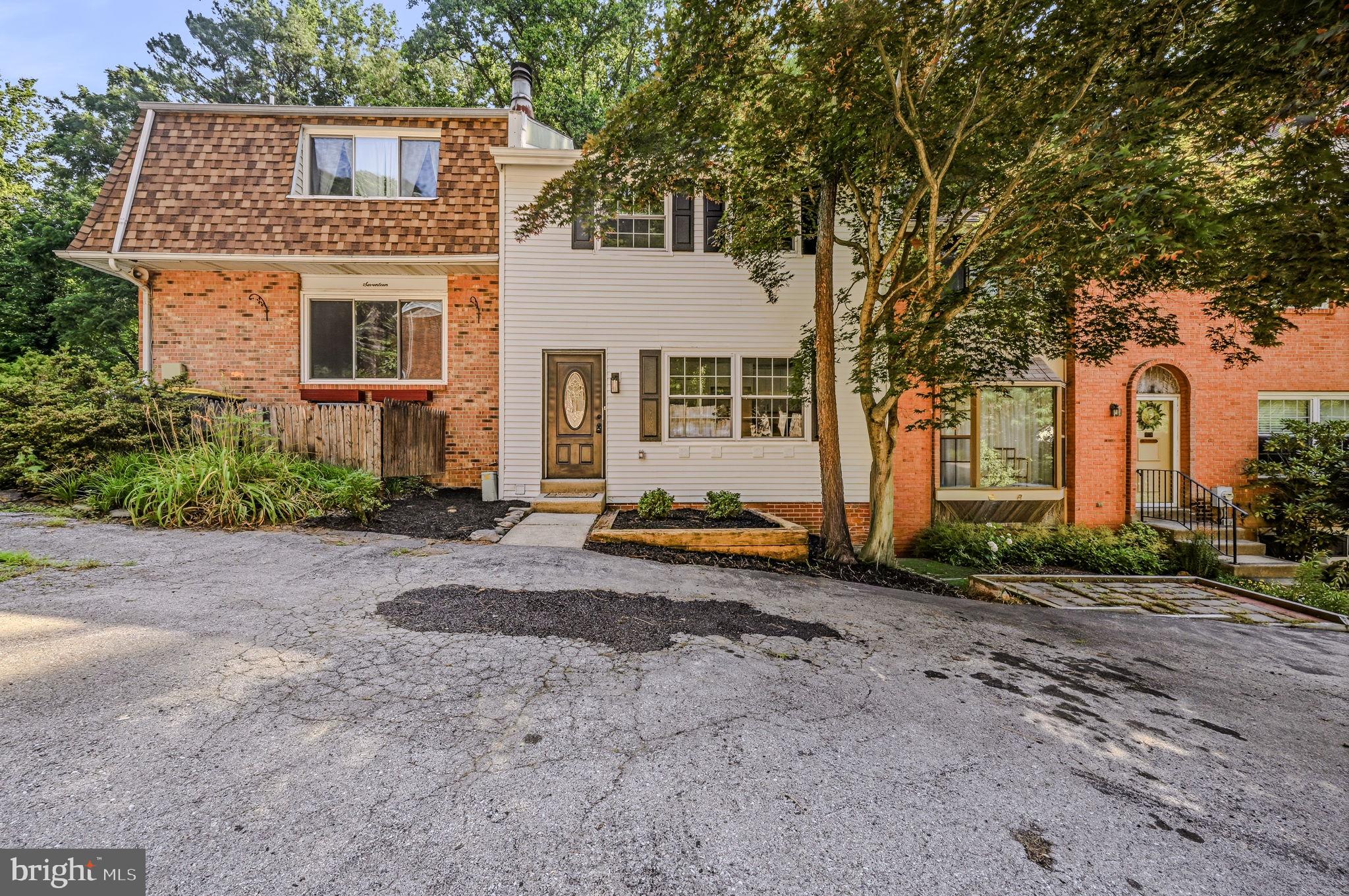 19 HELIOS COURT