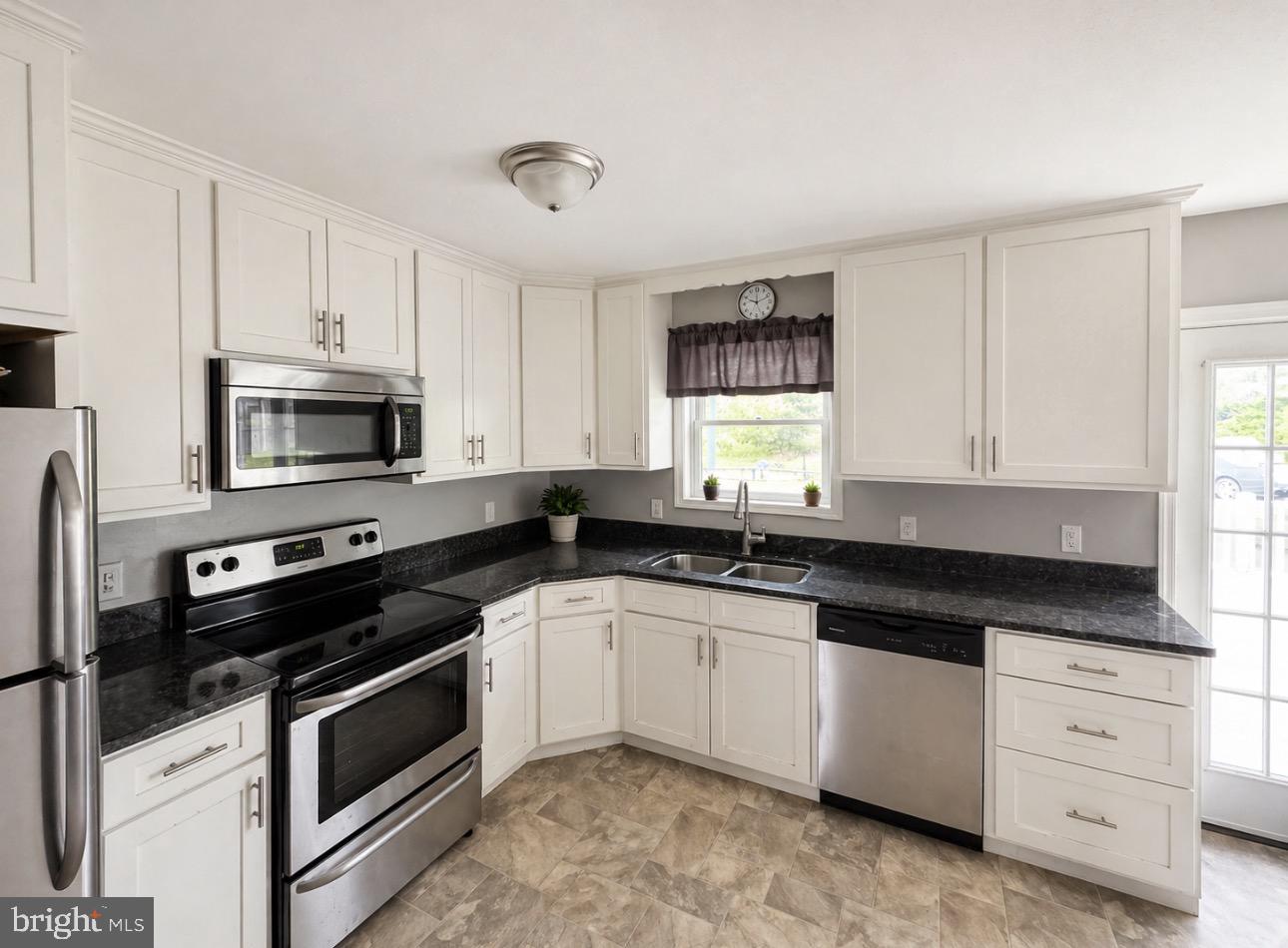 1577 STREAMSIDE DRIVE