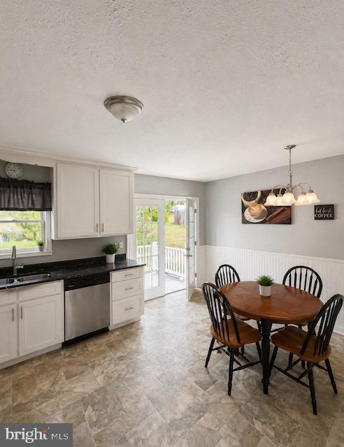 1577 STREAMSIDE DRIVE