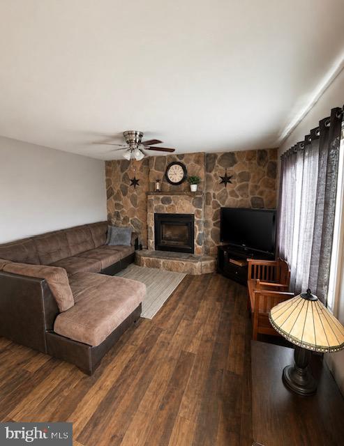 1577 STREAMSIDE DRIVE