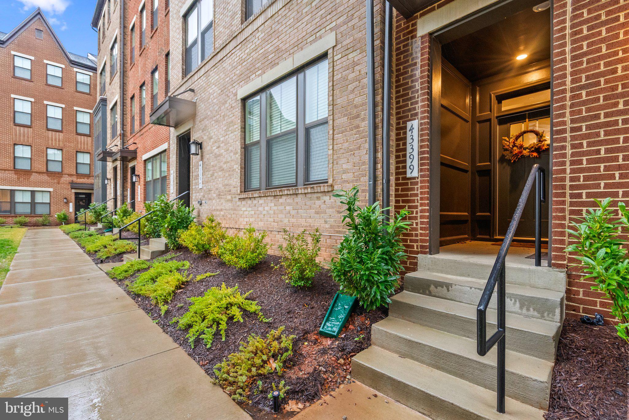 METRO WALK AT MOOREFIELD STATION - Residential