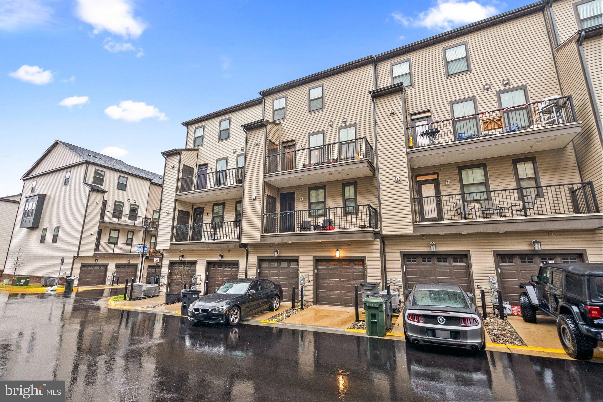 METRO WALK AT MOOREFIELD STATION - Residential