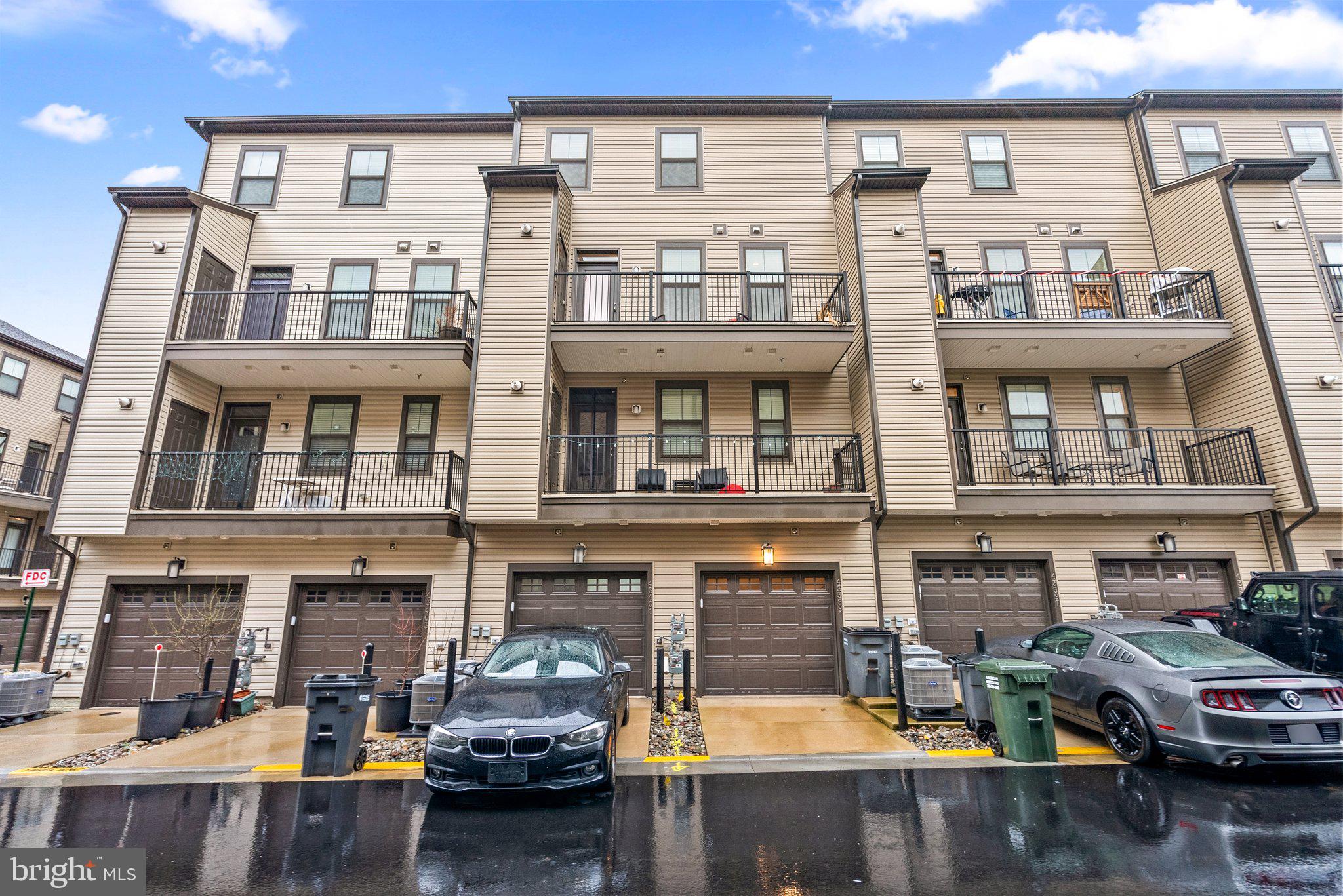 METRO WALK AT MOOREFIELD STATION - Residential