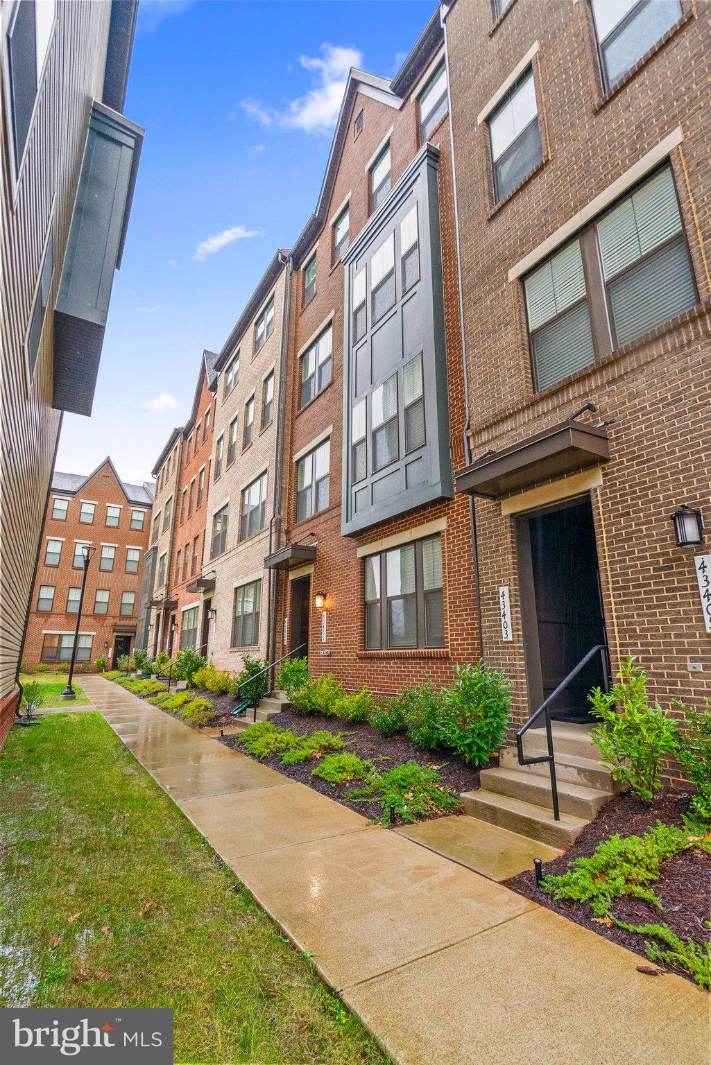 METRO WALK AT MOOREFIELD STATION - Residential
