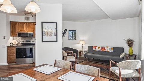 Condo For Sale - 1420 Locust Street #7B<br/> PHILADELPHIA, PA 19102
