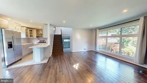 6337 Phyllis Lane, Alexandria, VA MLS: VAFX2294124