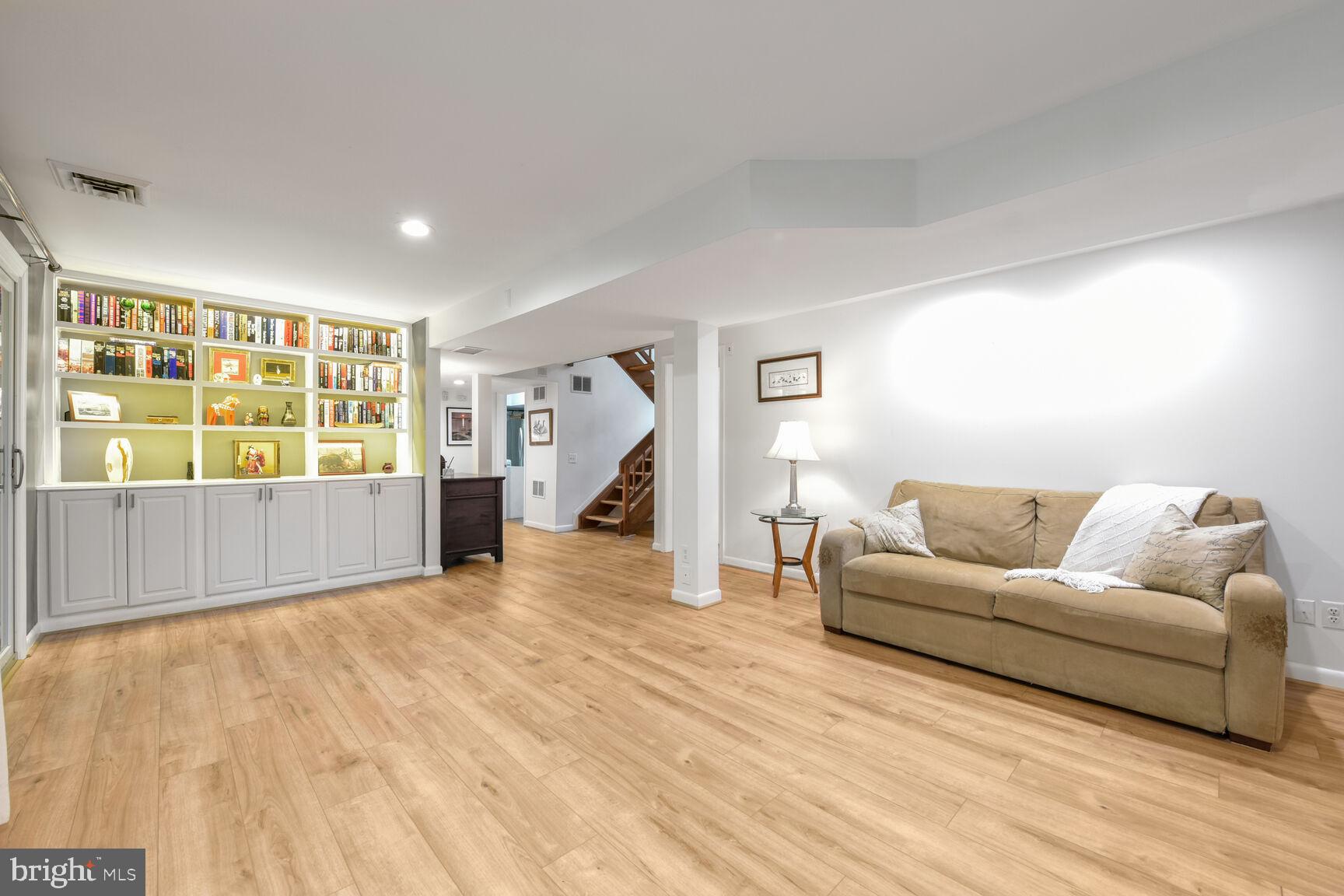 CARDEROCK SPRINGS - Residential