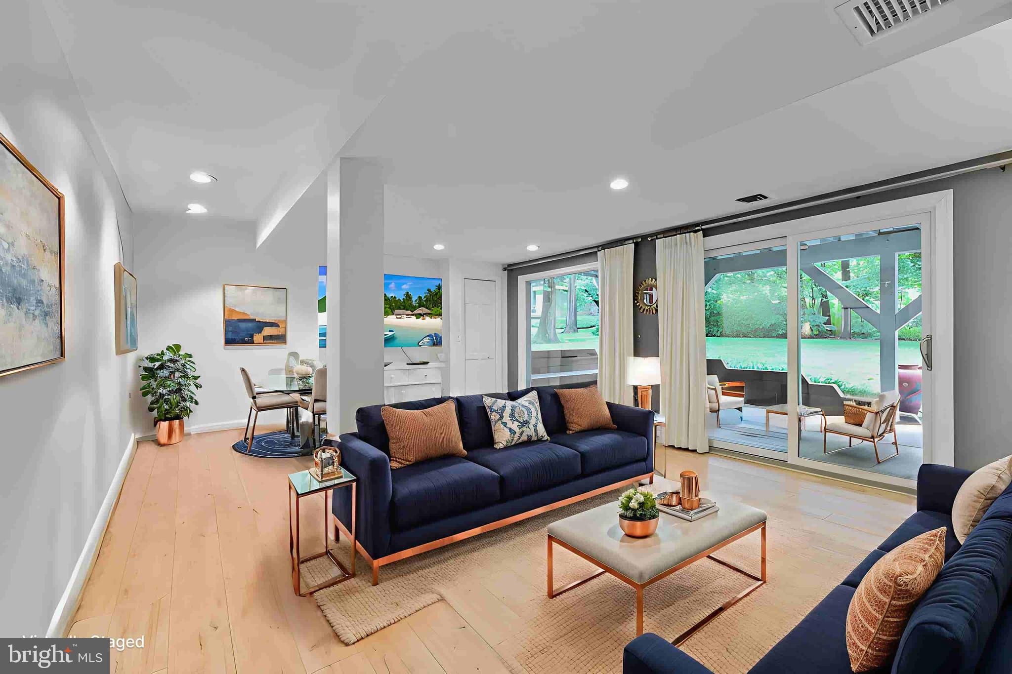 CARDEROCK SPRINGS - Residential