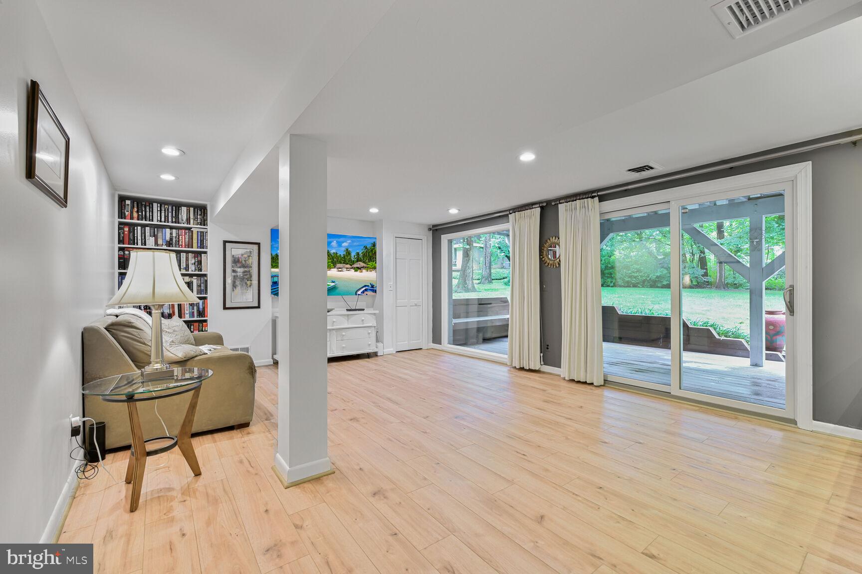 CARDEROCK SPRINGS - Residential