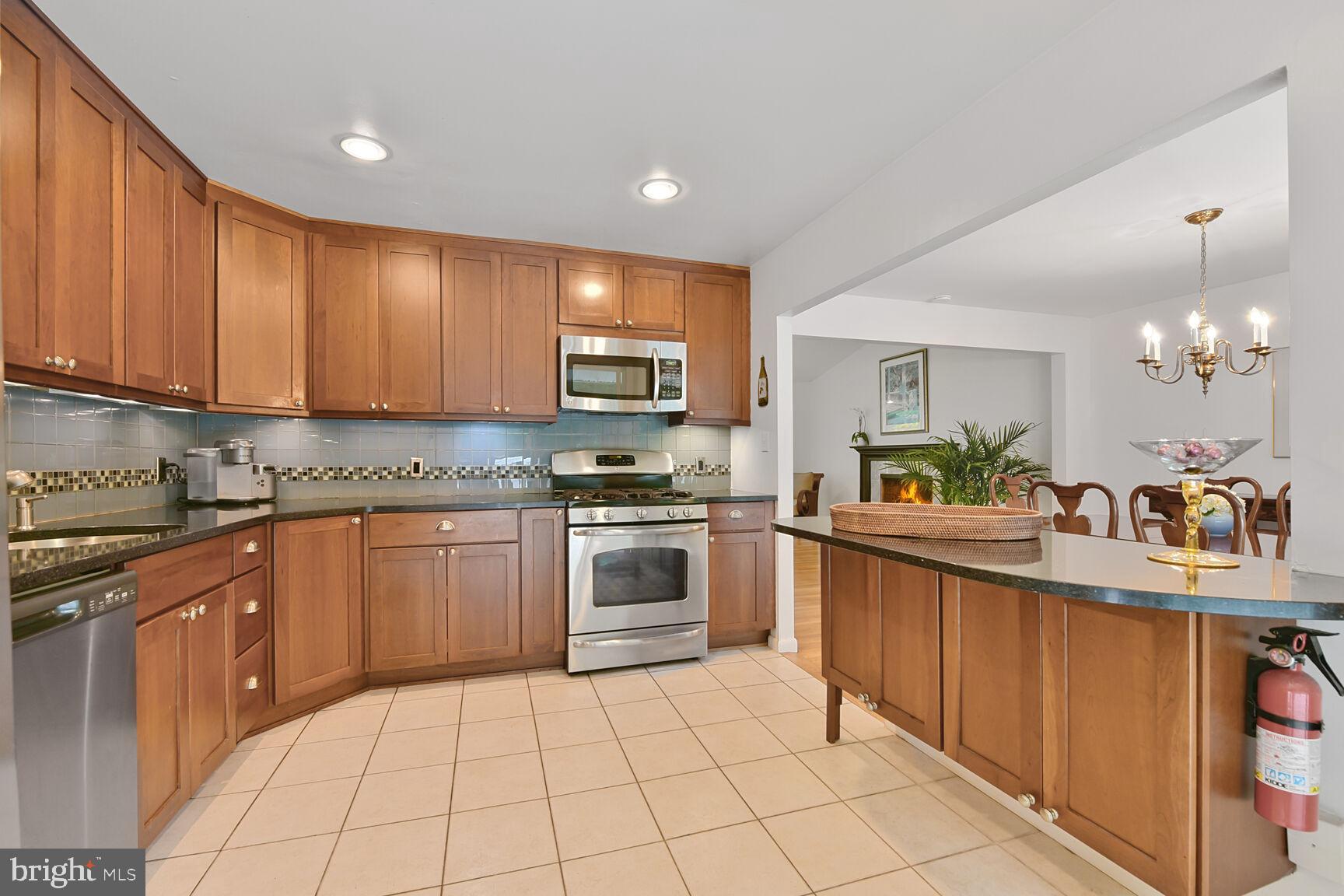 CARDEROCK SPRINGS - Residential