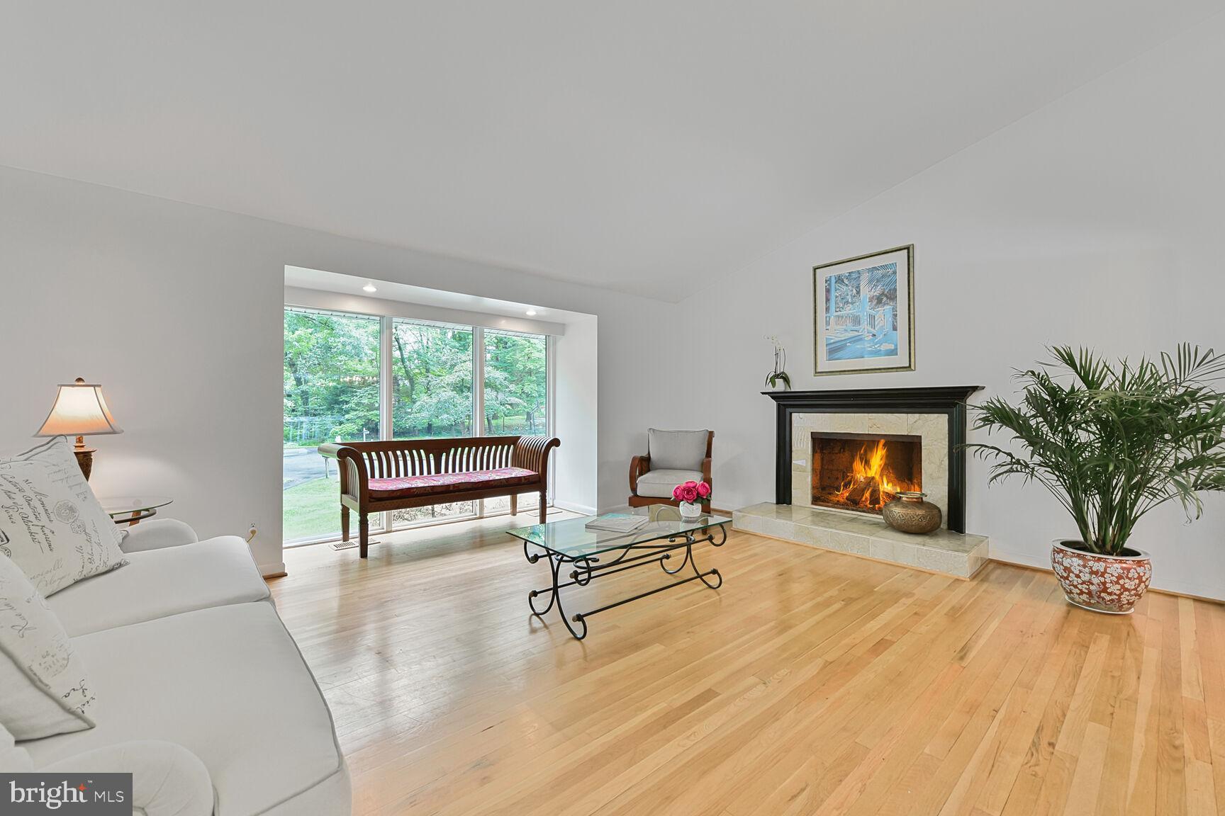 CARDEROCK SPRINGS - Residential