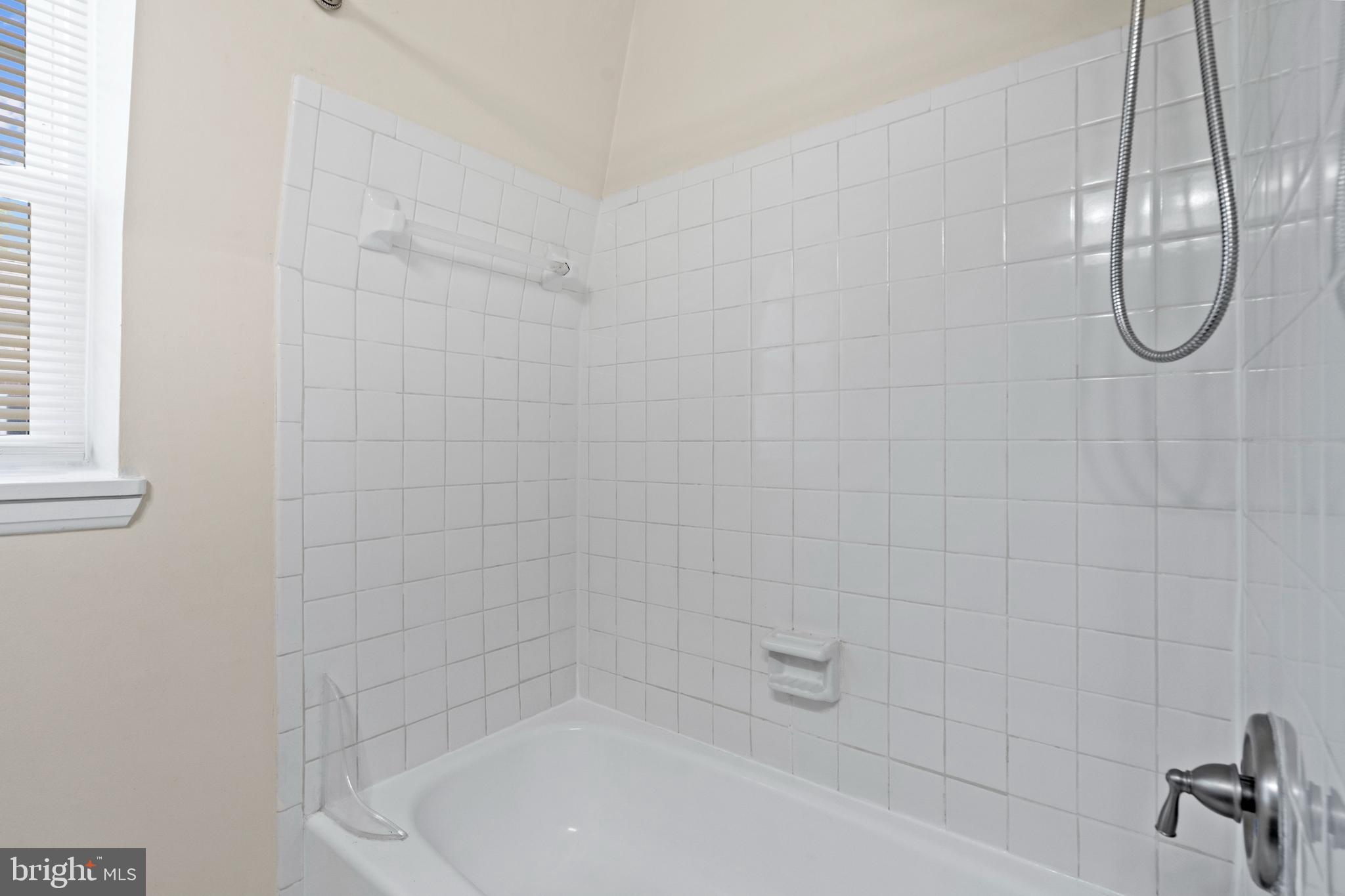 FAIRLINGTON MEADOWS - Residential Lease