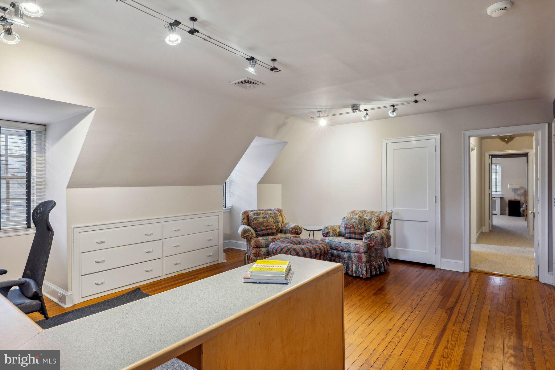 PHILADELPHIA (NORTHWEST) - Residential