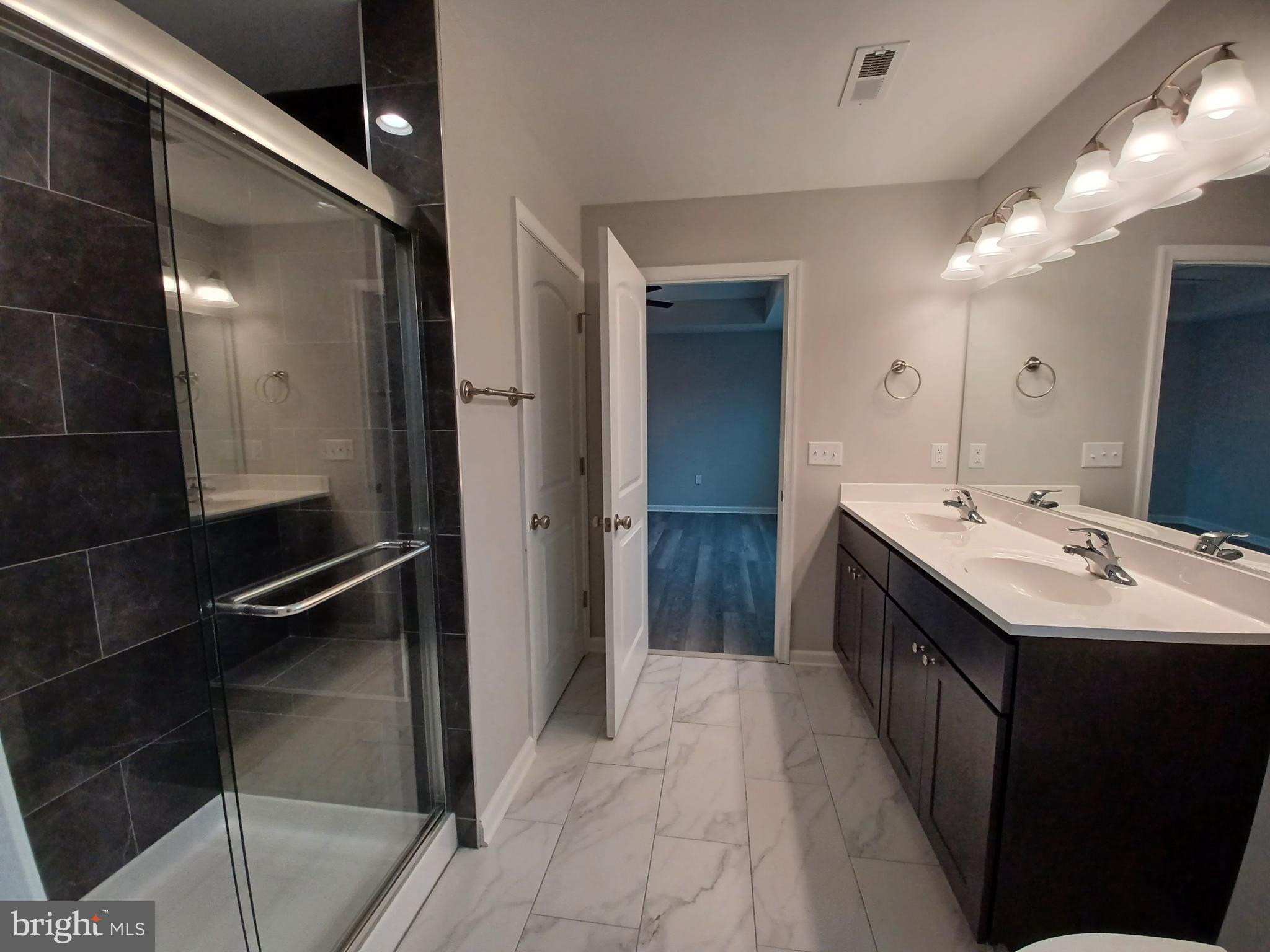 MIDDLE CREEK MANOR - Residential