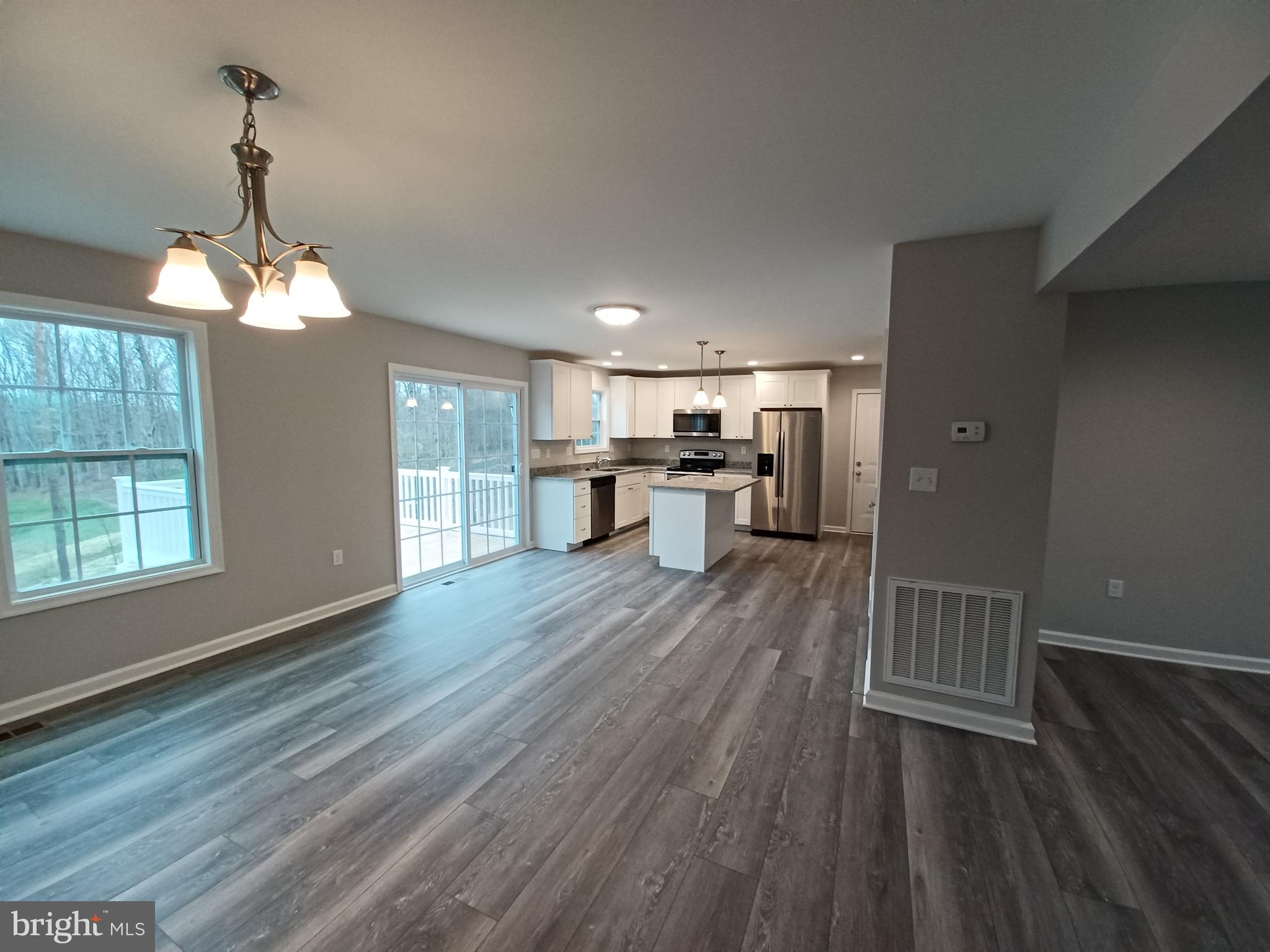 MIDDLE CREEK MANOR - Residential