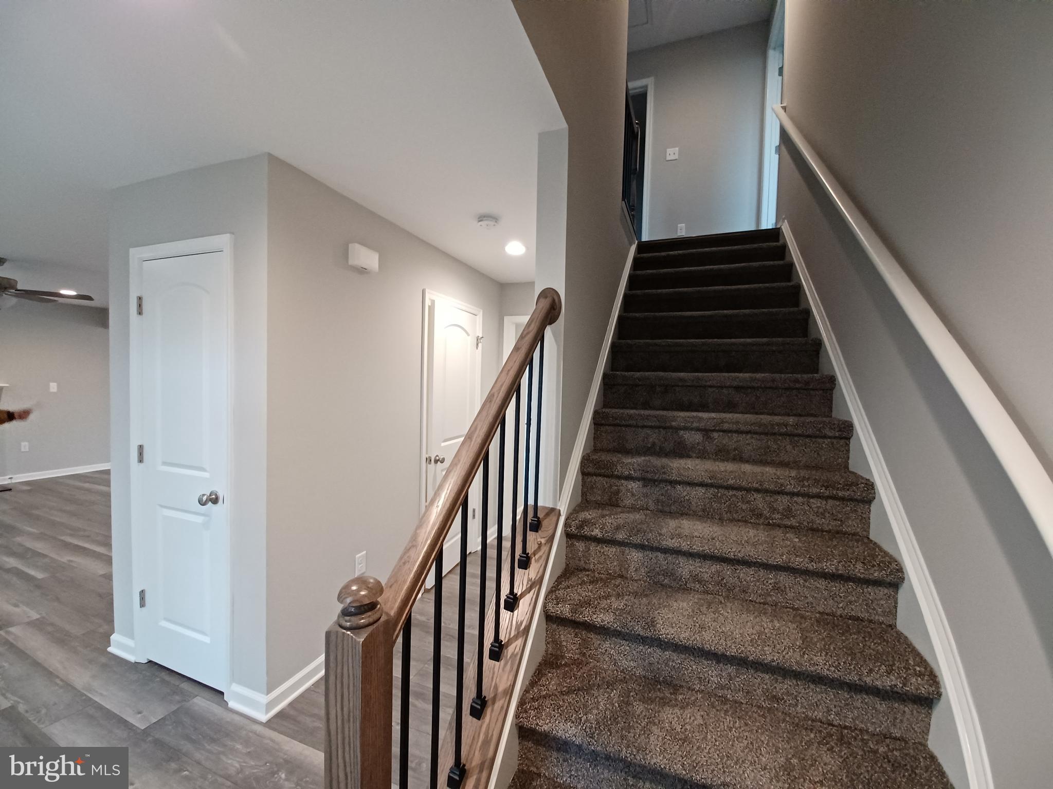 MIDDLE CREEK MANOR - Residential