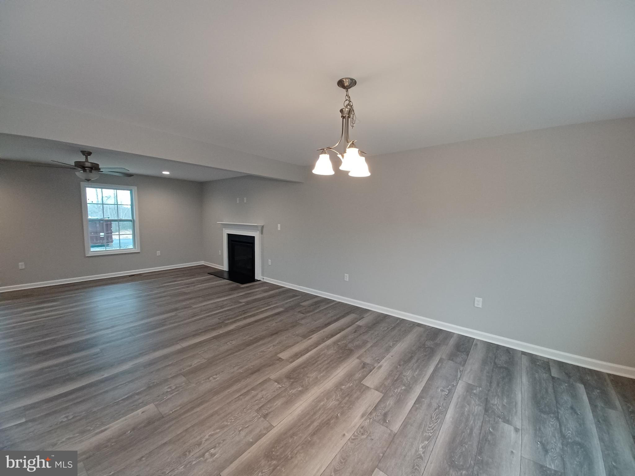 MIDDLE CREEK MANOR - Residential