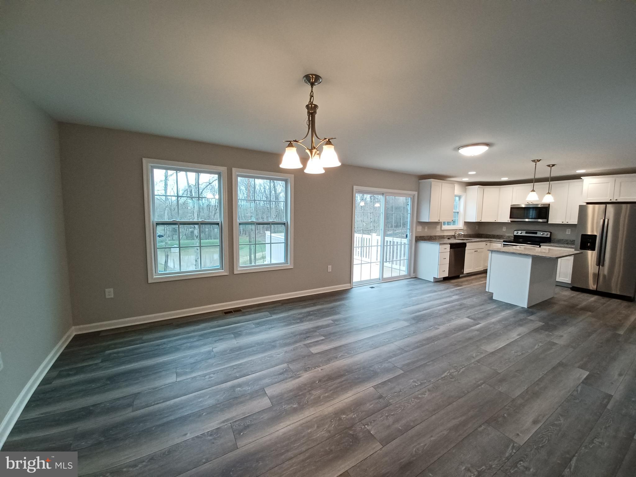 MIDDLE CREEK MANOR - Residential