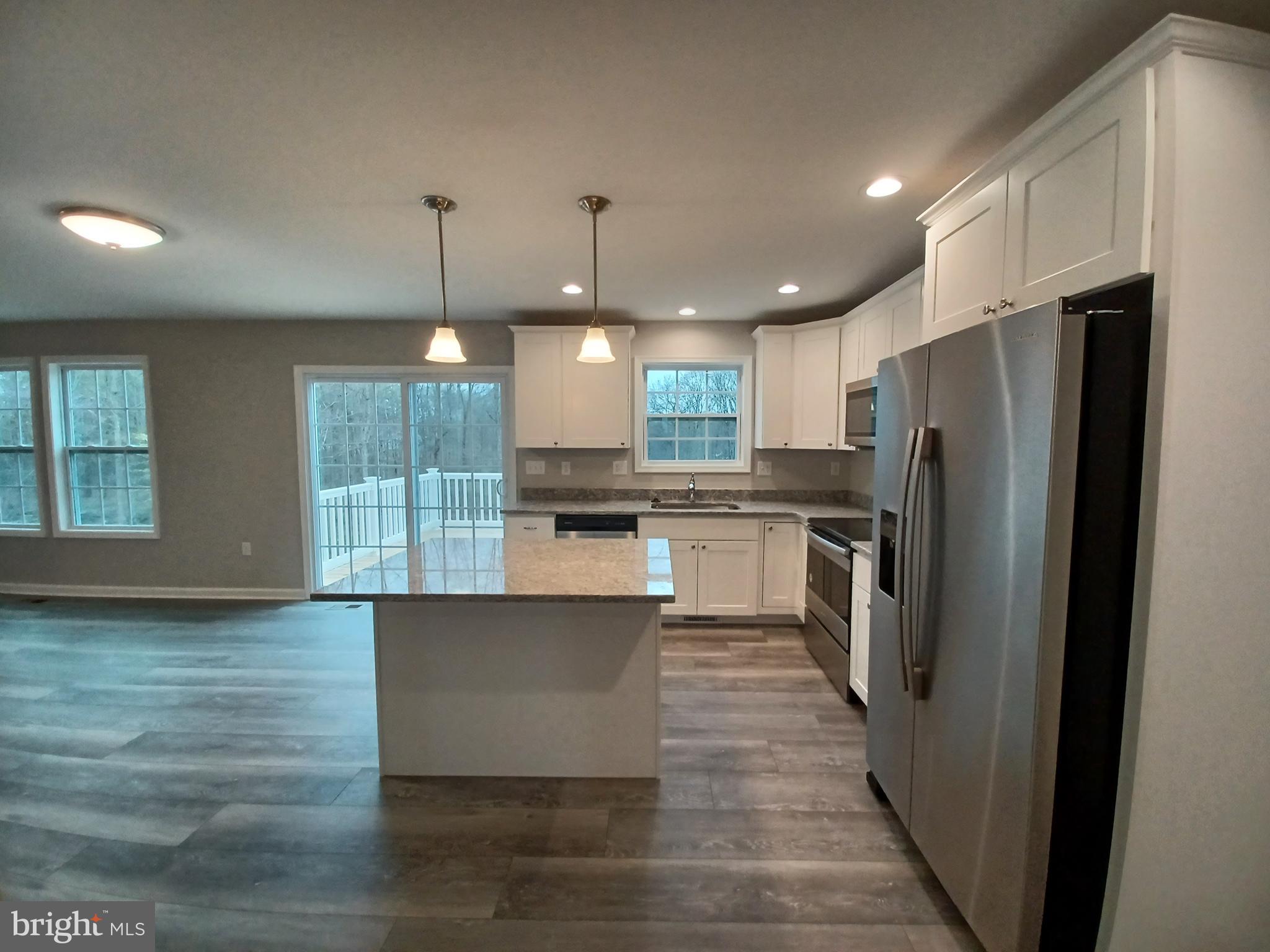 MIDDLE CREEK MANOR - Residential