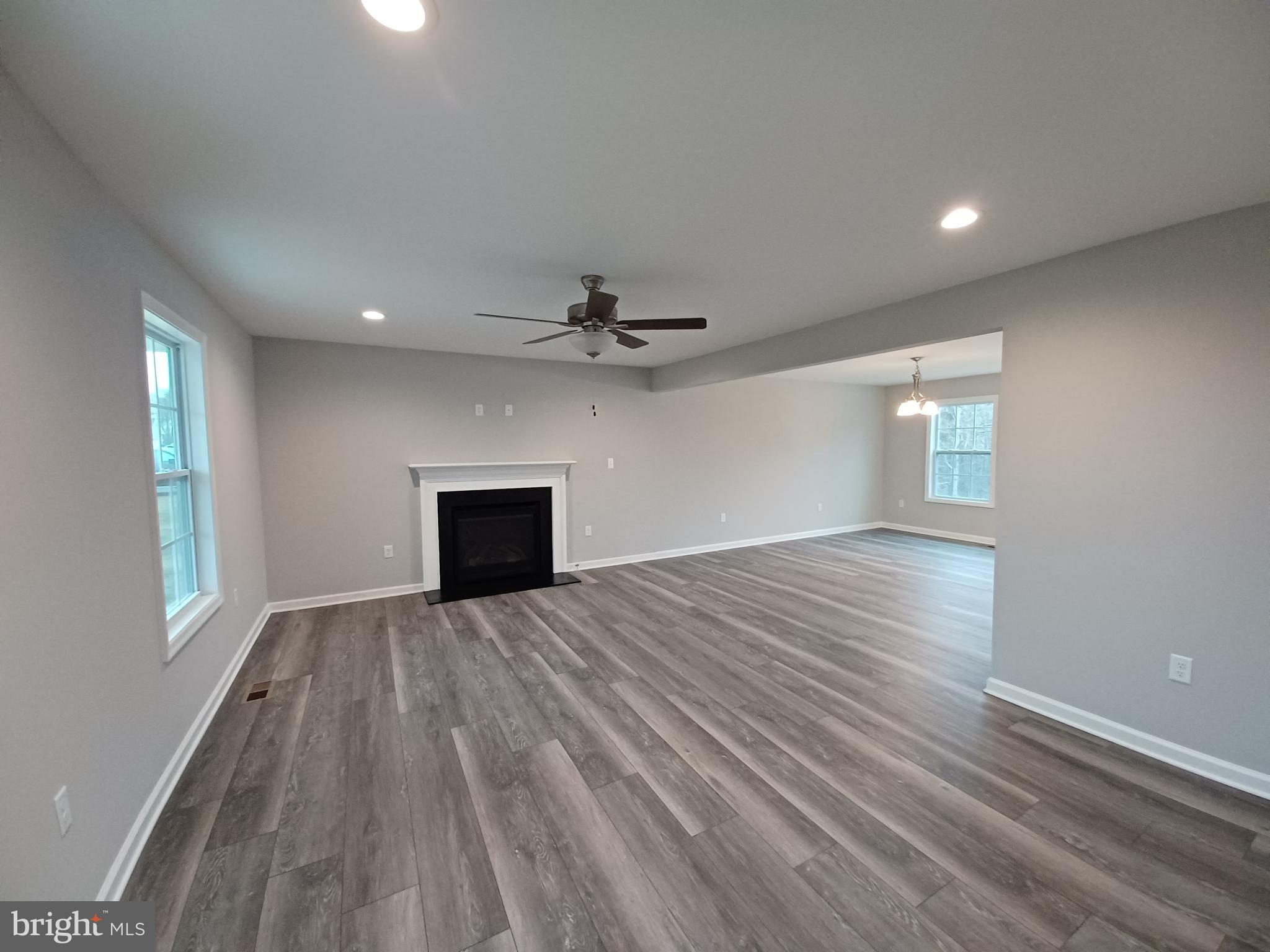 MIDDLE CREEK MANOR - Residential