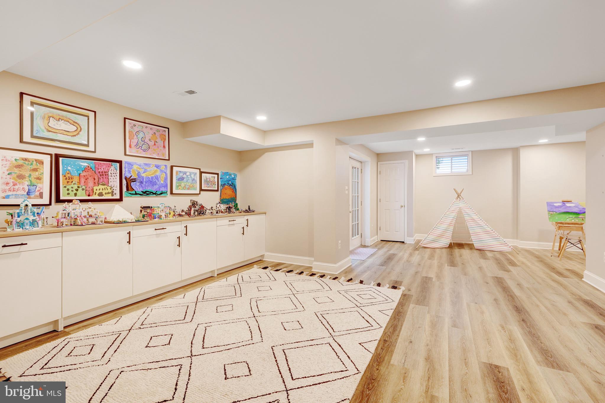 CENTURY OAK - Residential