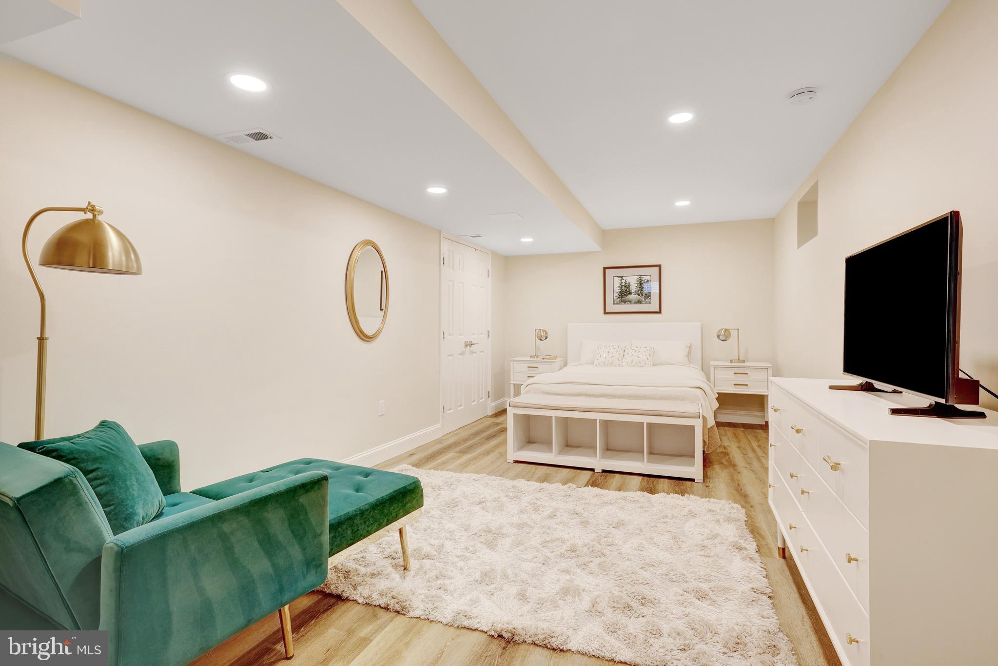 CENTURY OAK - Residential