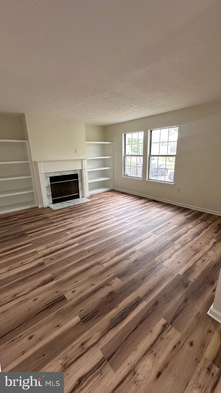 WESTBURY - Residential