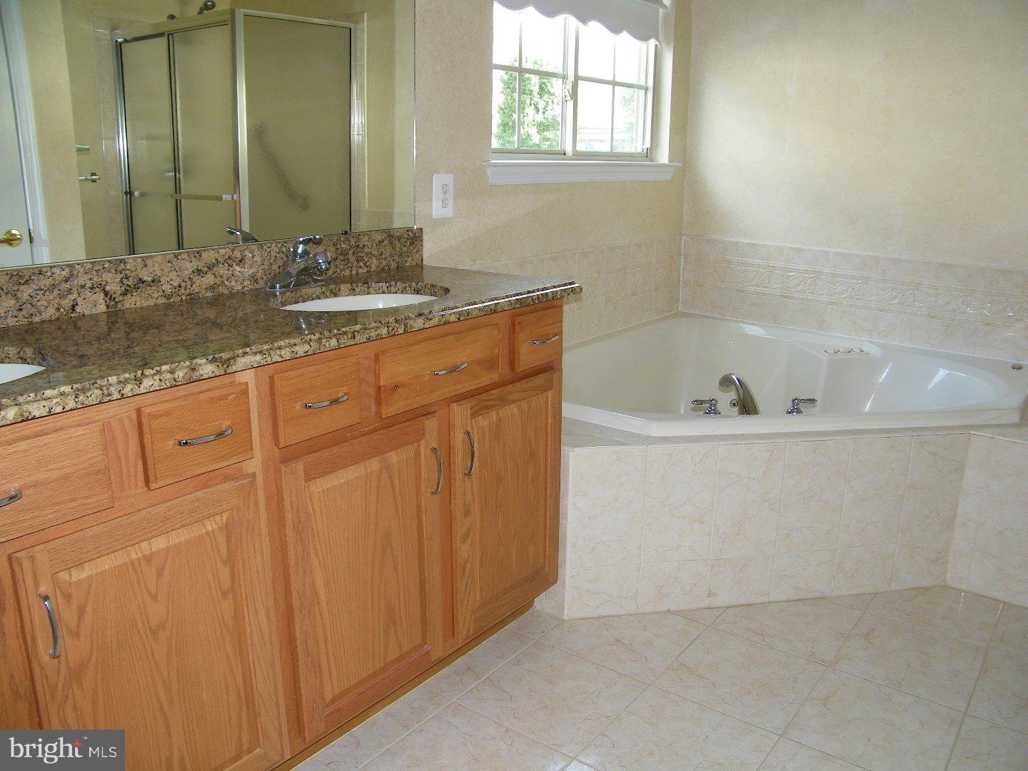 HERITAGE CR ESTS - Residential