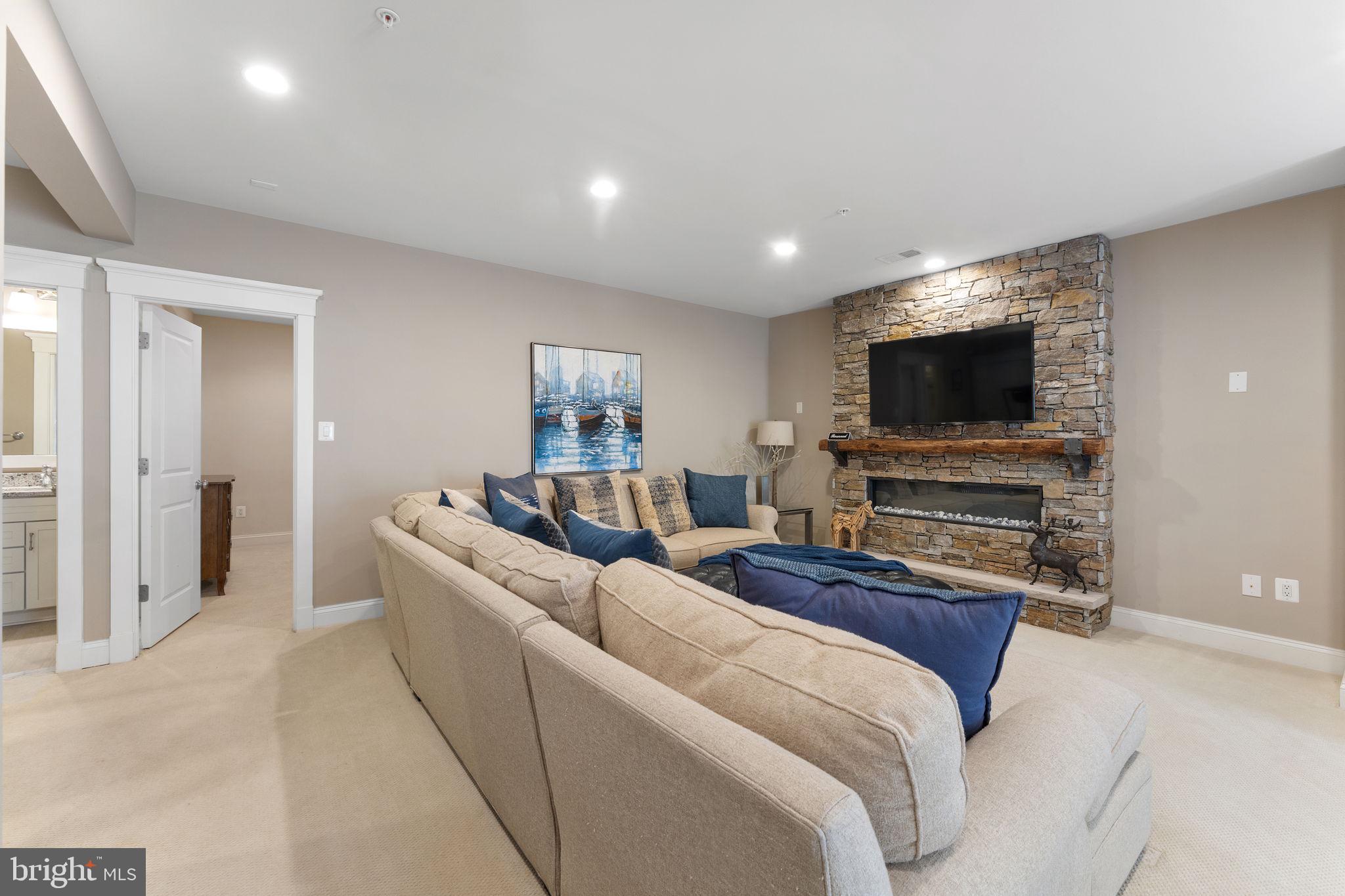 BRADMOOR - Residential Lease