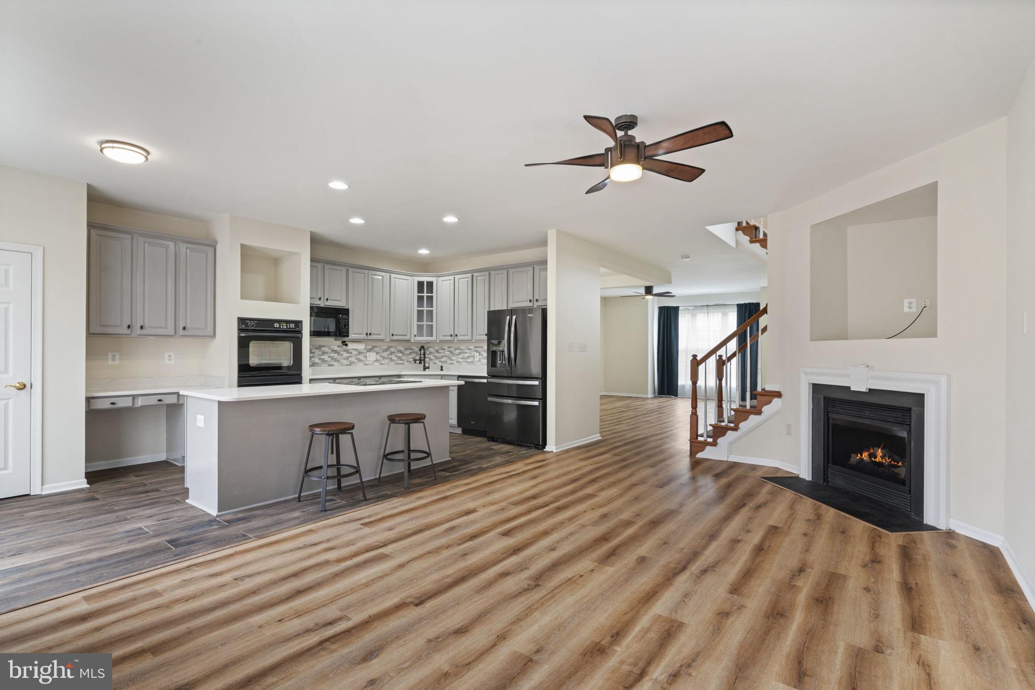 TOWNES OF MANCHESTER WOODS - Residential