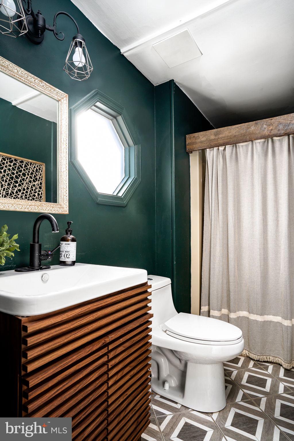 SUMMIT POINT - Residential