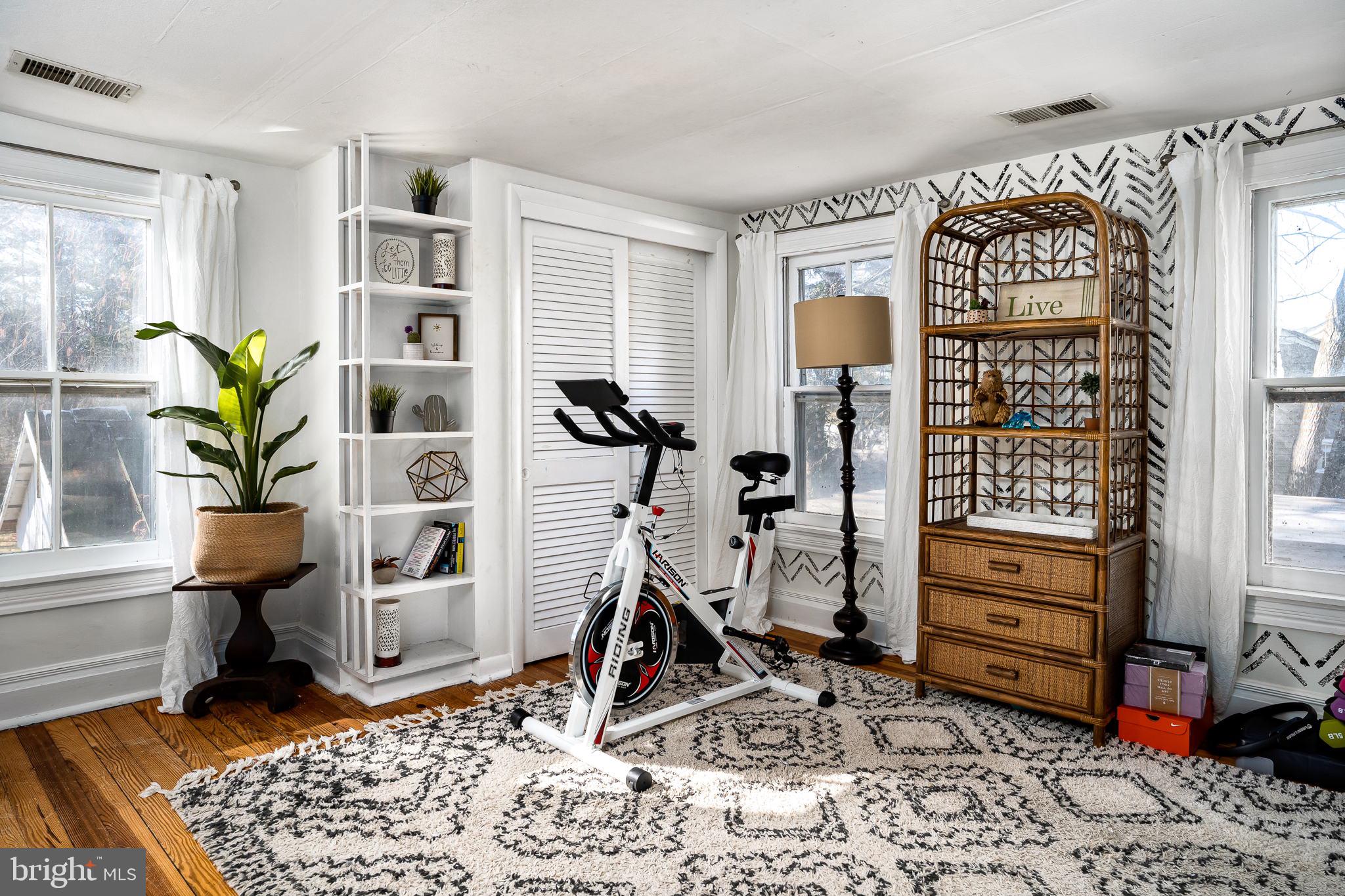 SUMMIT POINT - Residential