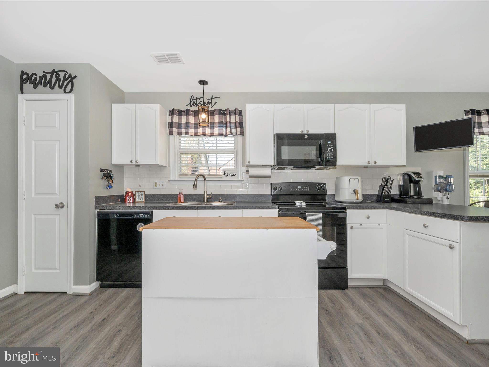 LAUREL RIDGE - Residential