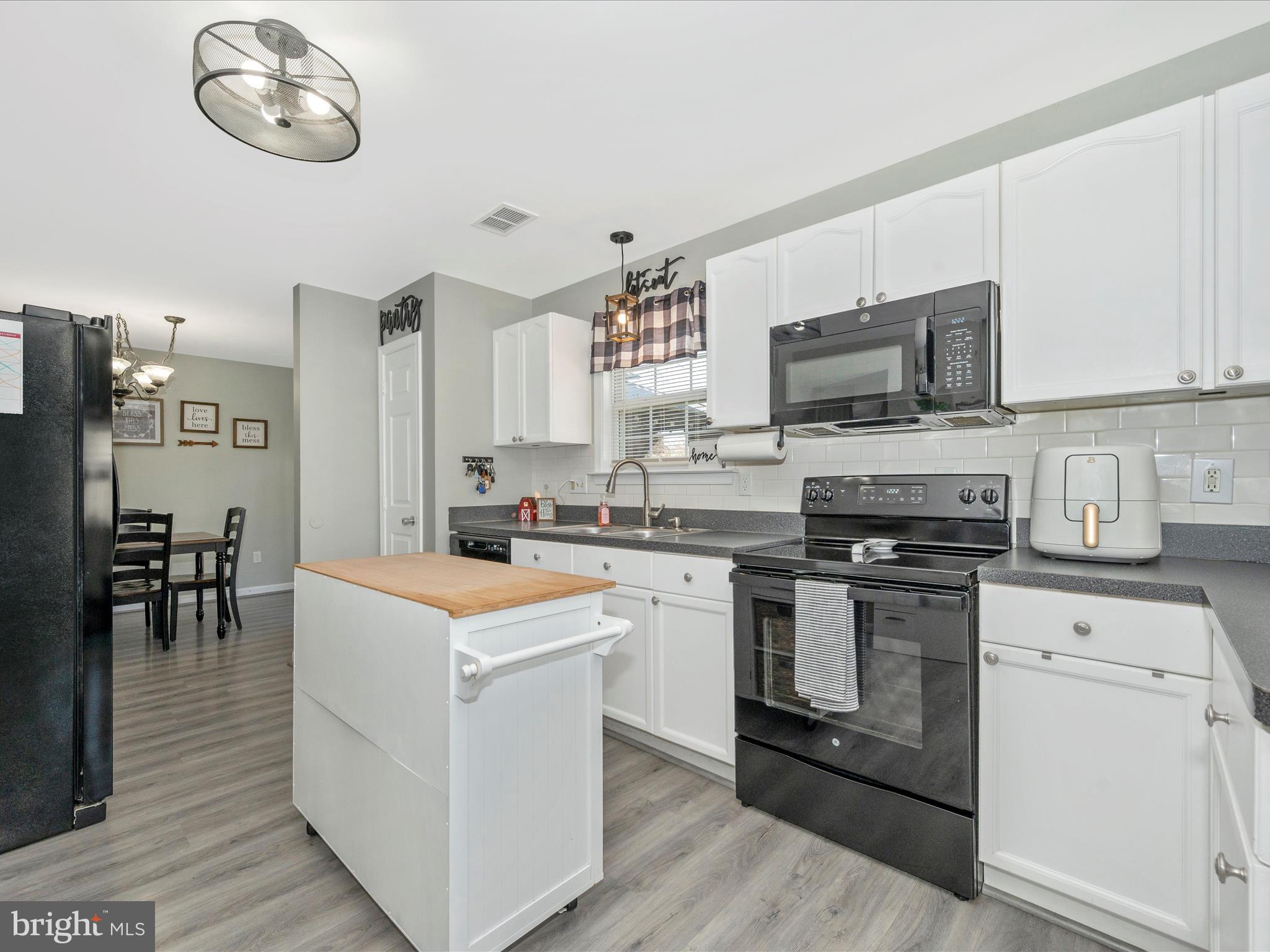 LAUREL RIDGE - Residential