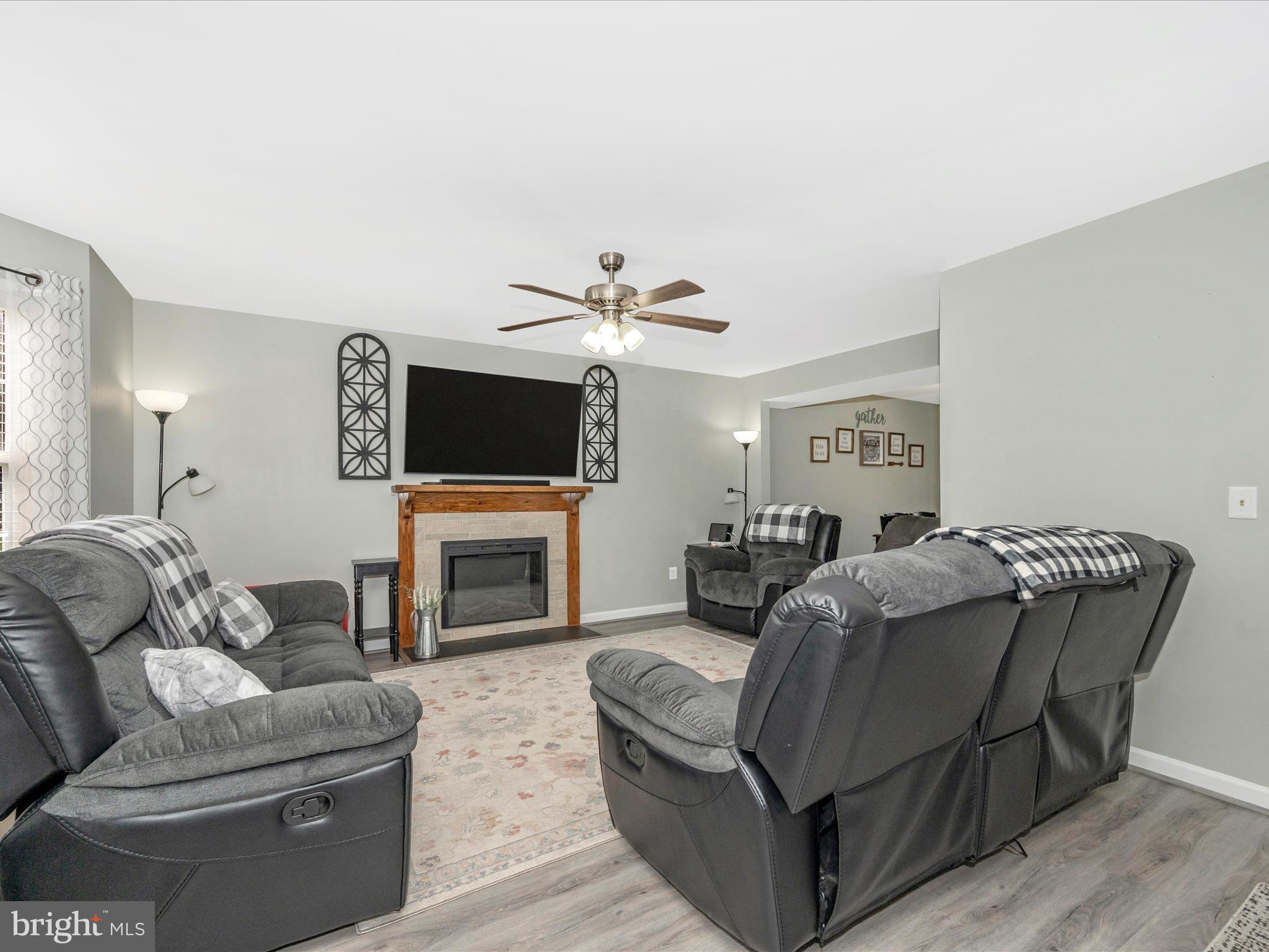 LAUREL RIDGE - Residential