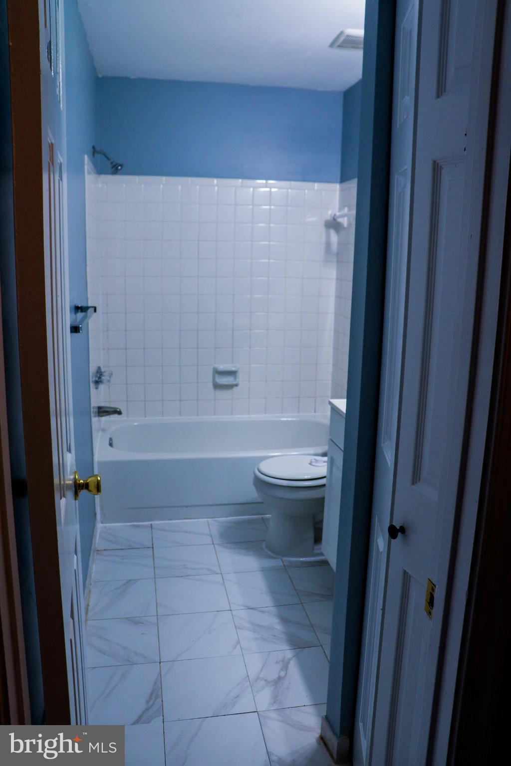 WHISKEY BOTTOM - Residential