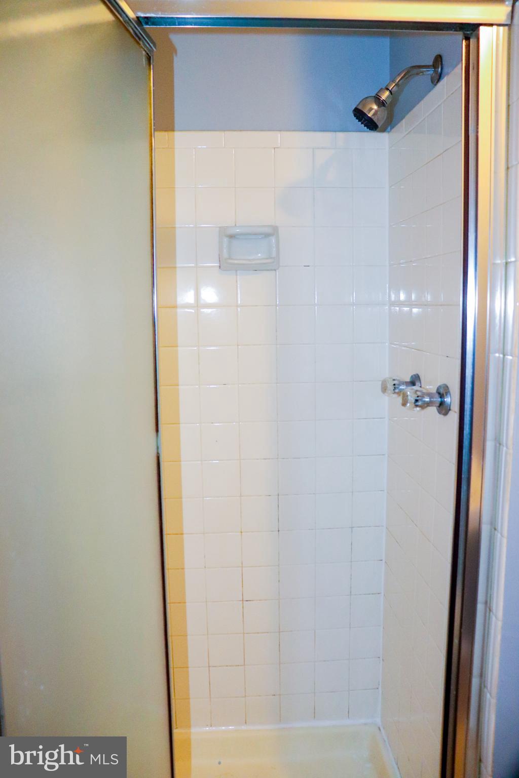 WHISKEY BOTTOM - Residential