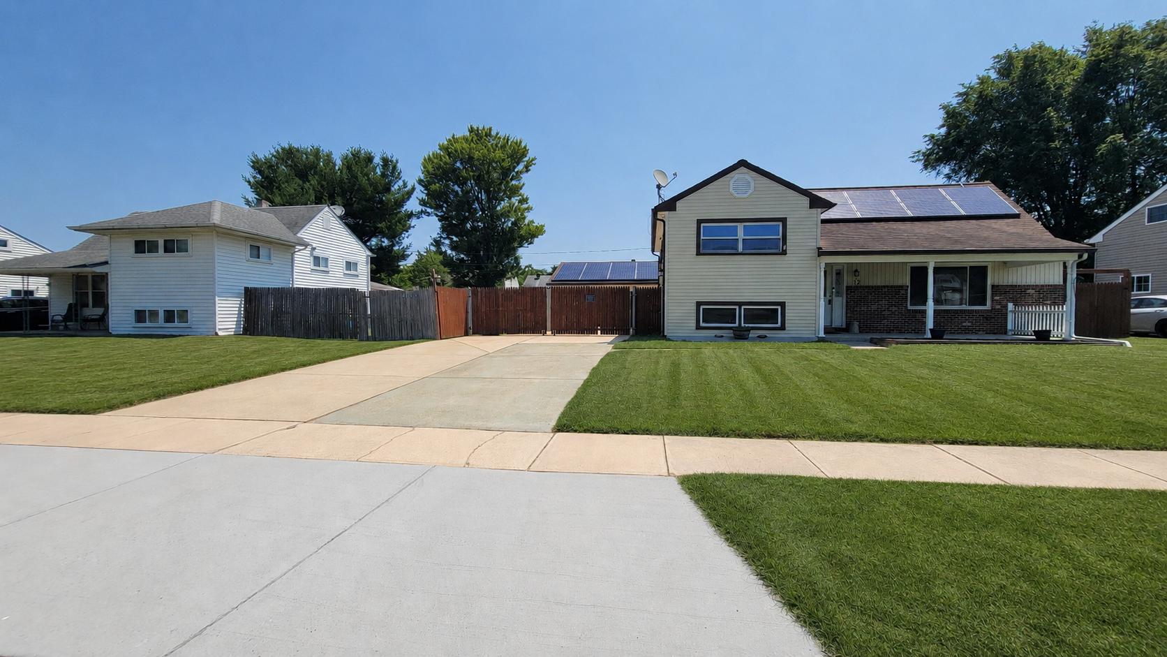 12 MACKAY LANE