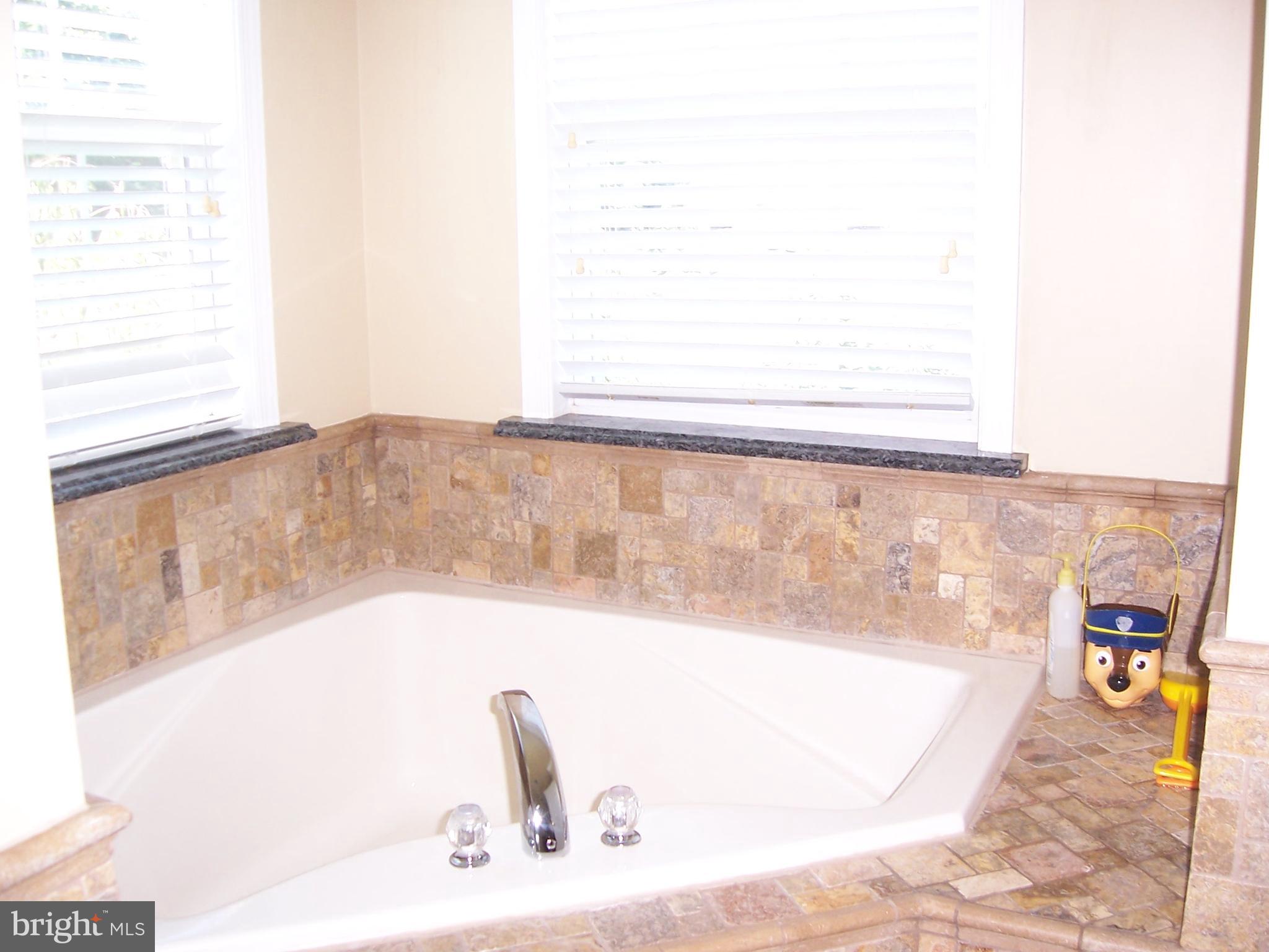 BENTWOOD ESTATES - Residential Lease