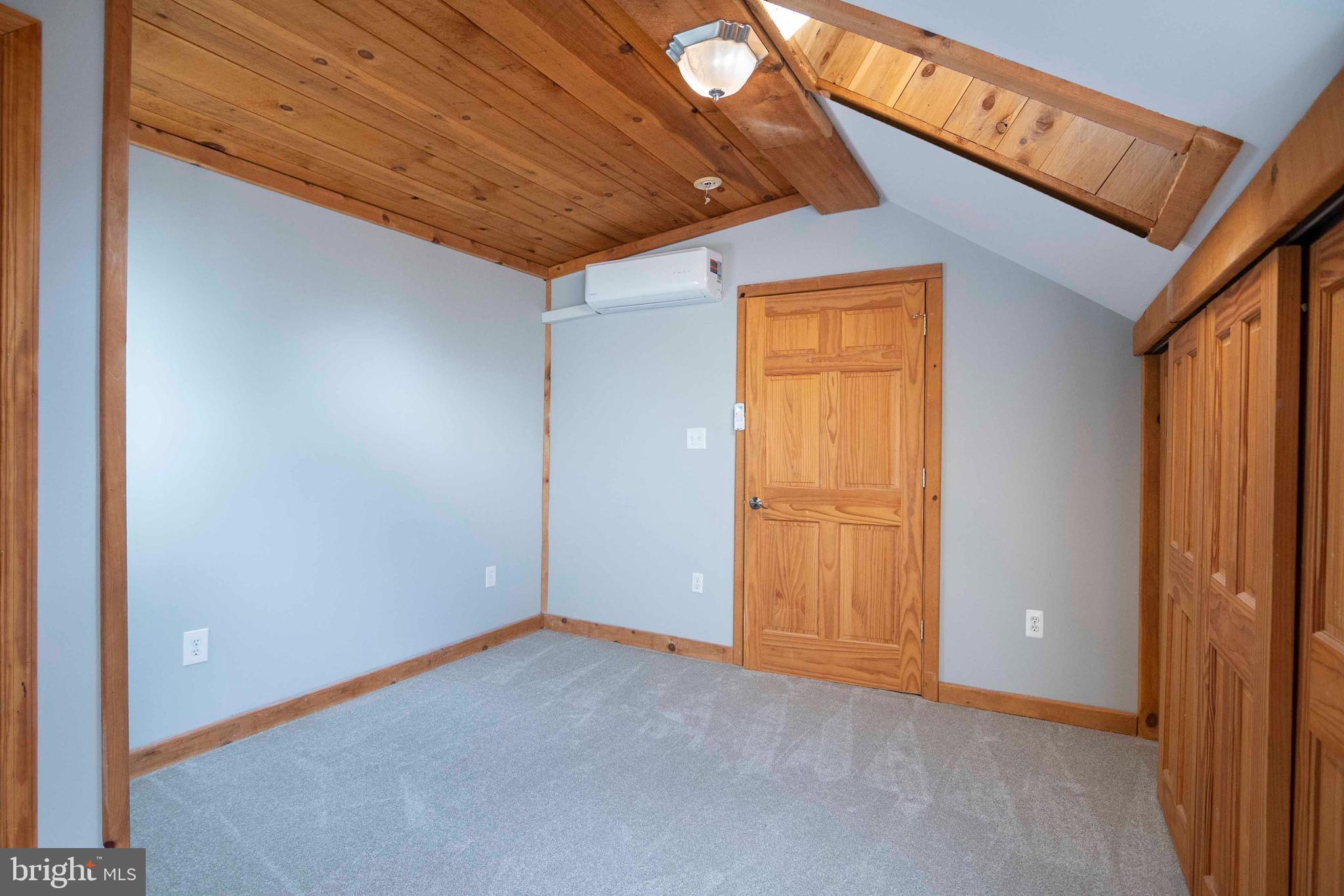 THUNDERBIRD FARM - Residential